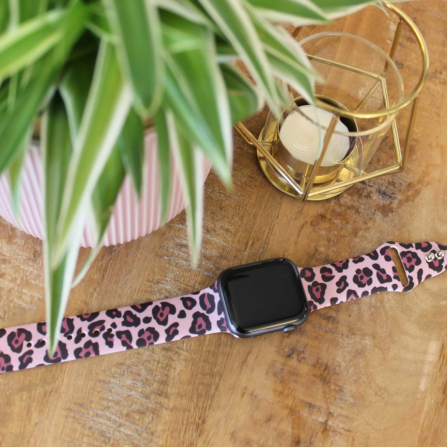 Apple-Watch-print-sport-band-panter-lichtroze-7440849419497-123watches-sfeer