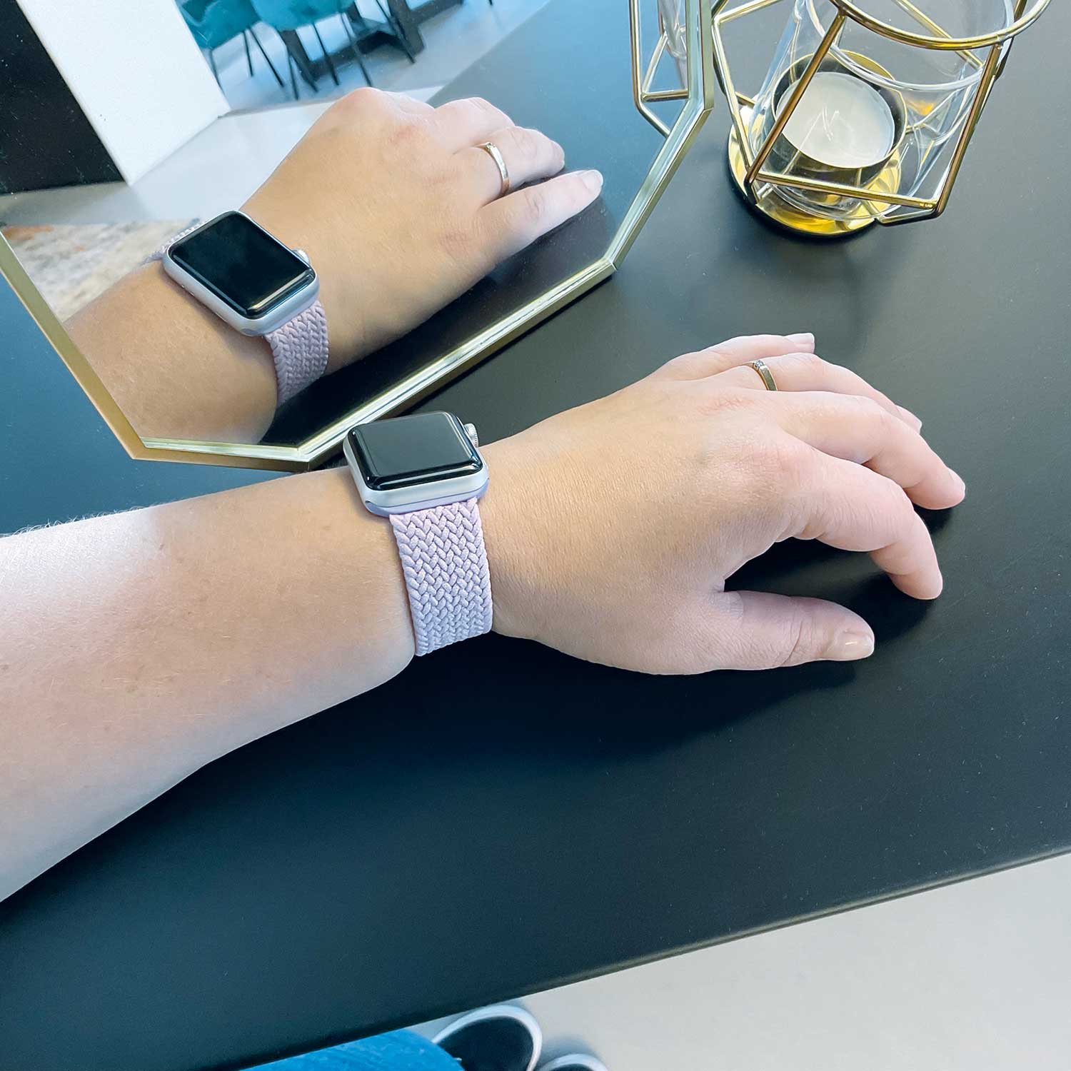 Apple-Watch-nylon-gevlochten-solo-band-lichtpaars-7440849977935-123watches-sfeer
