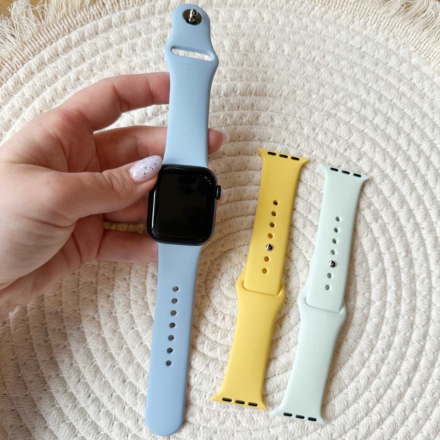 Apple-Watch-sport-band-lichtblauw-7440850183189-123watches-sfeer
