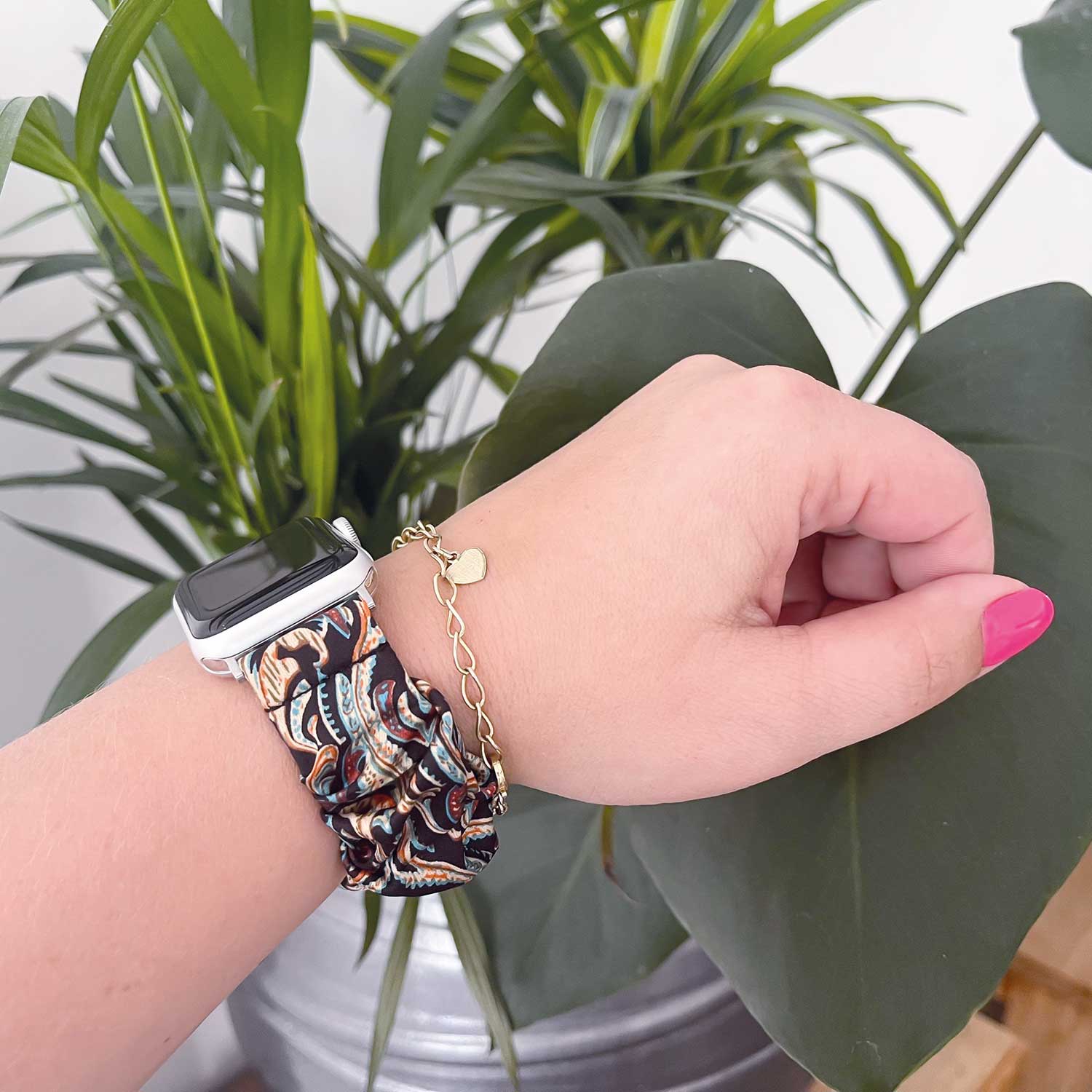 Apple-Watch-nylon-Scrunchie-band-zwart-gekleurd-7440850083069-123watches-sfeer