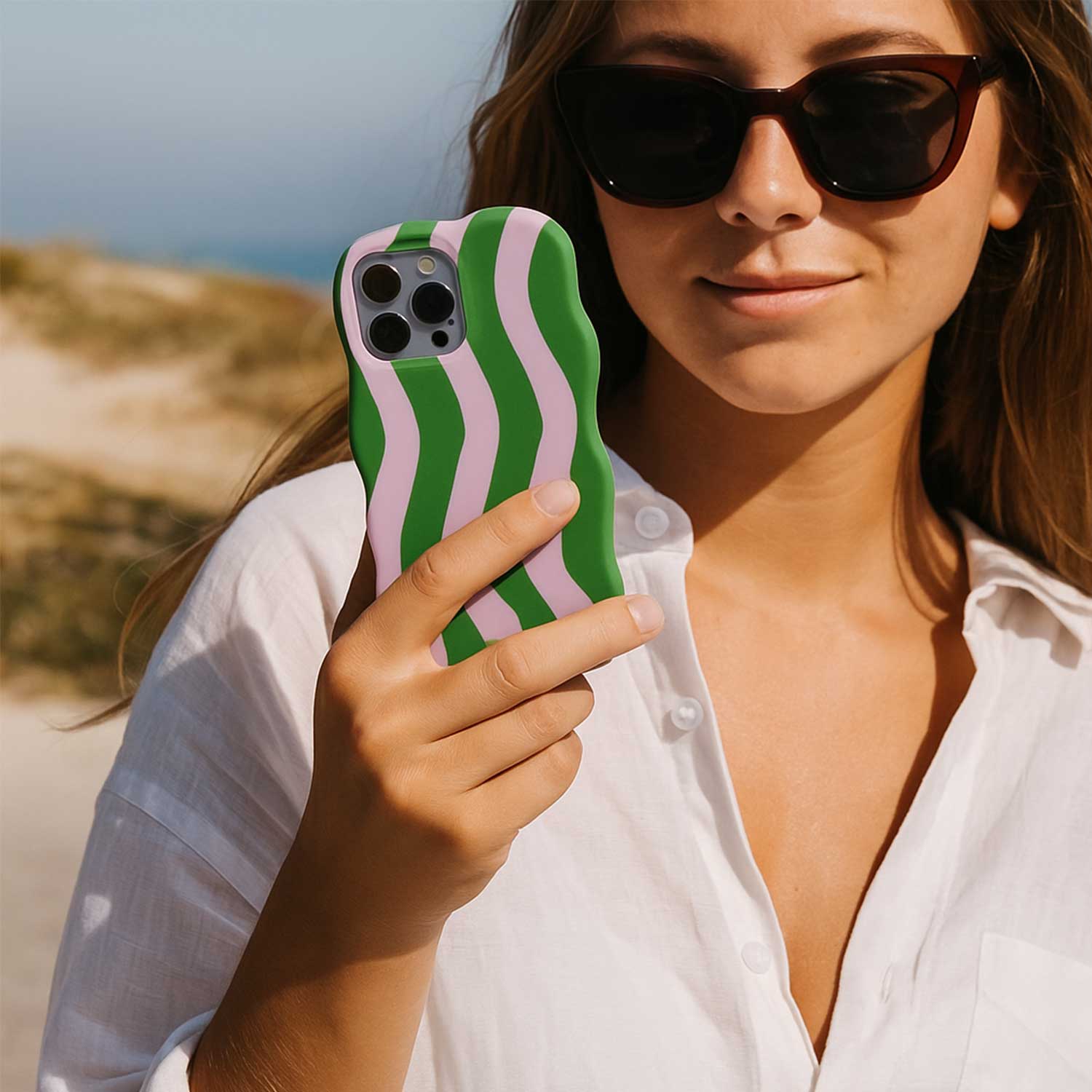 iPhone-15-Pro-telefoonhoesje-Candy-groen-lila-7440850377397-123watches-sfeerfoto-1