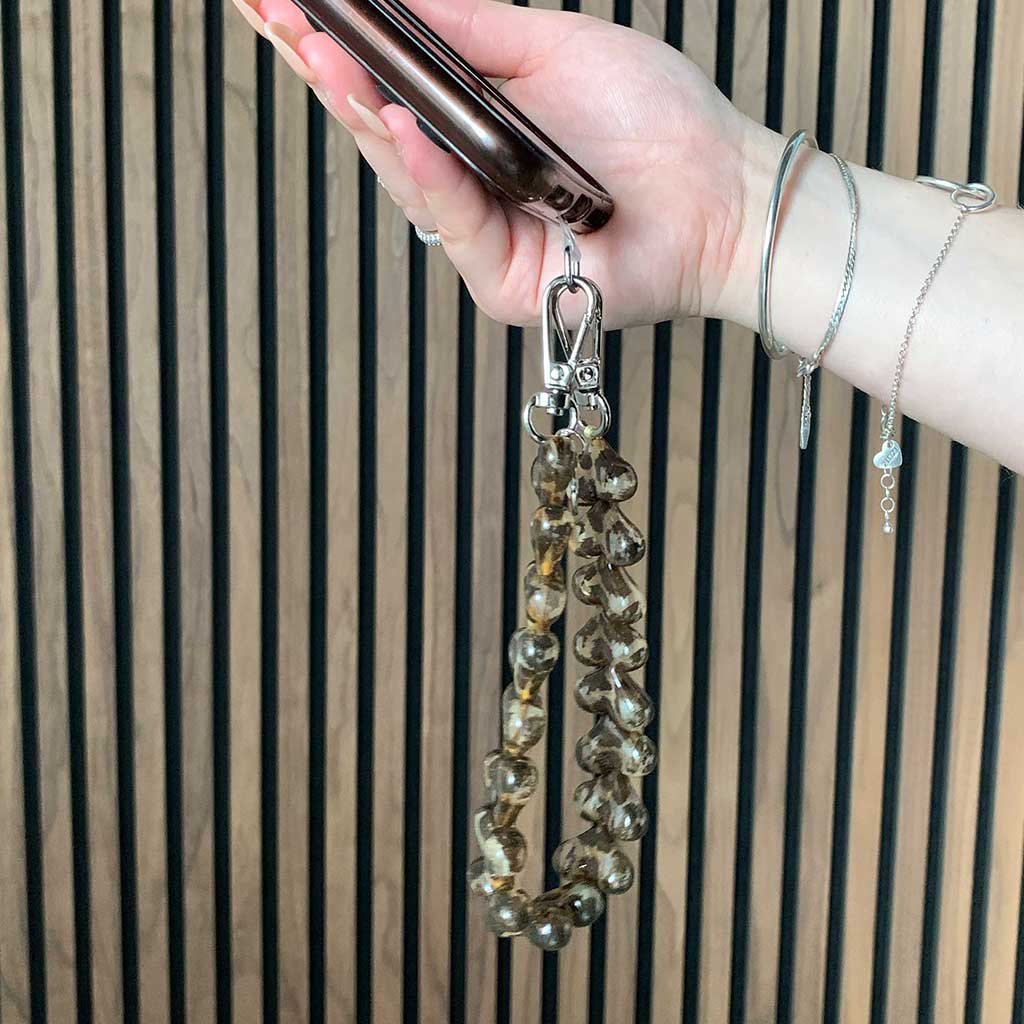 Telefoonkoord-hart-leopard-bruin-zilver-7440850388393-sfeer-2