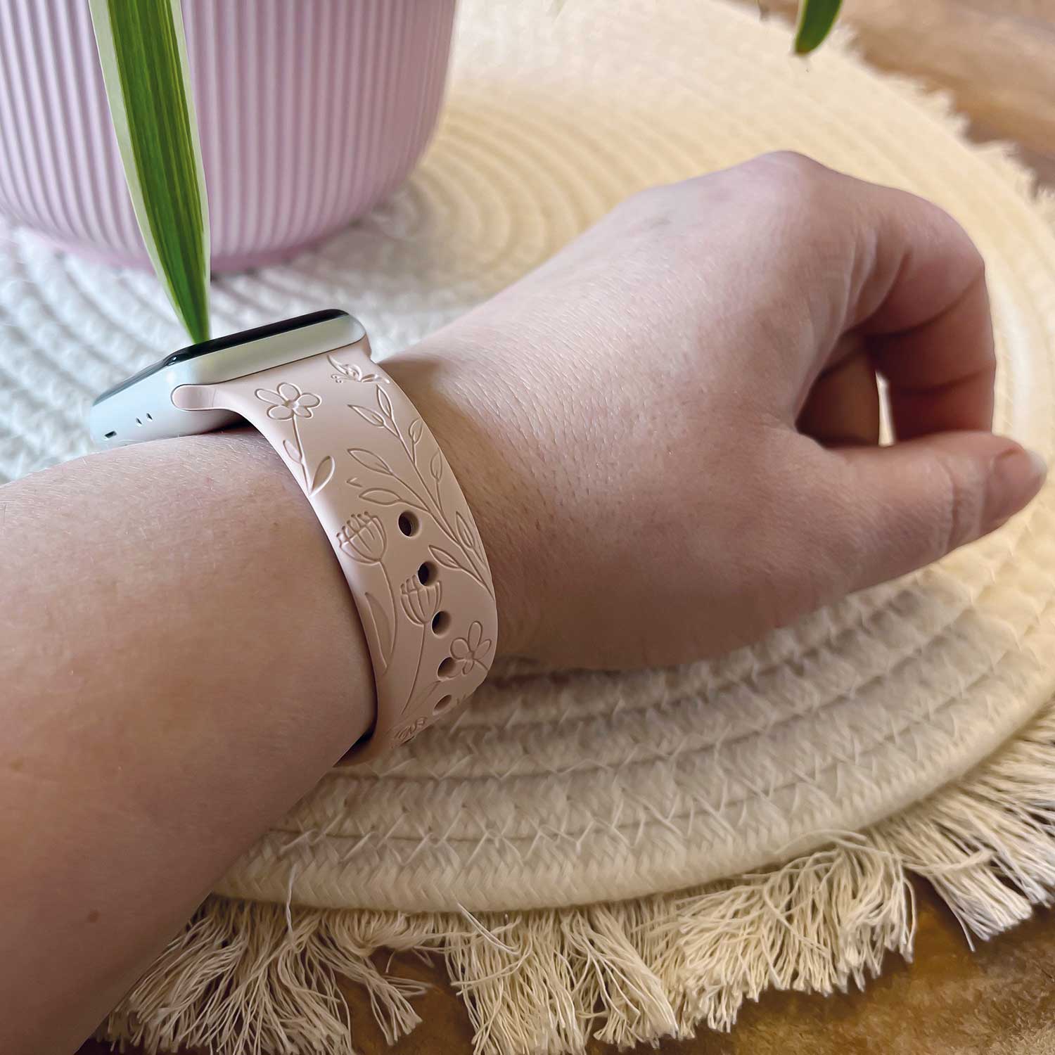 Apple-Watch-print-sport-band-bloemen-roze-7440850125110-123watches-sfeer