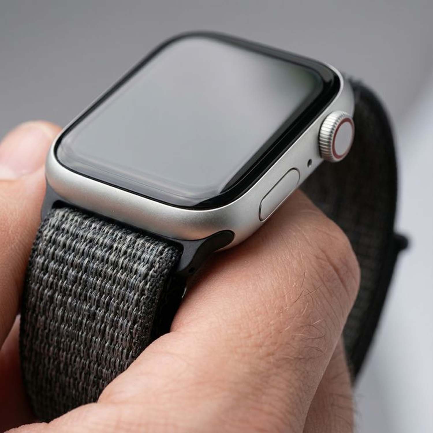 Apple-Watch-bandje-Osvo-geweven-nylon-storm-grijs-7440849363349-123watches-closeup-product