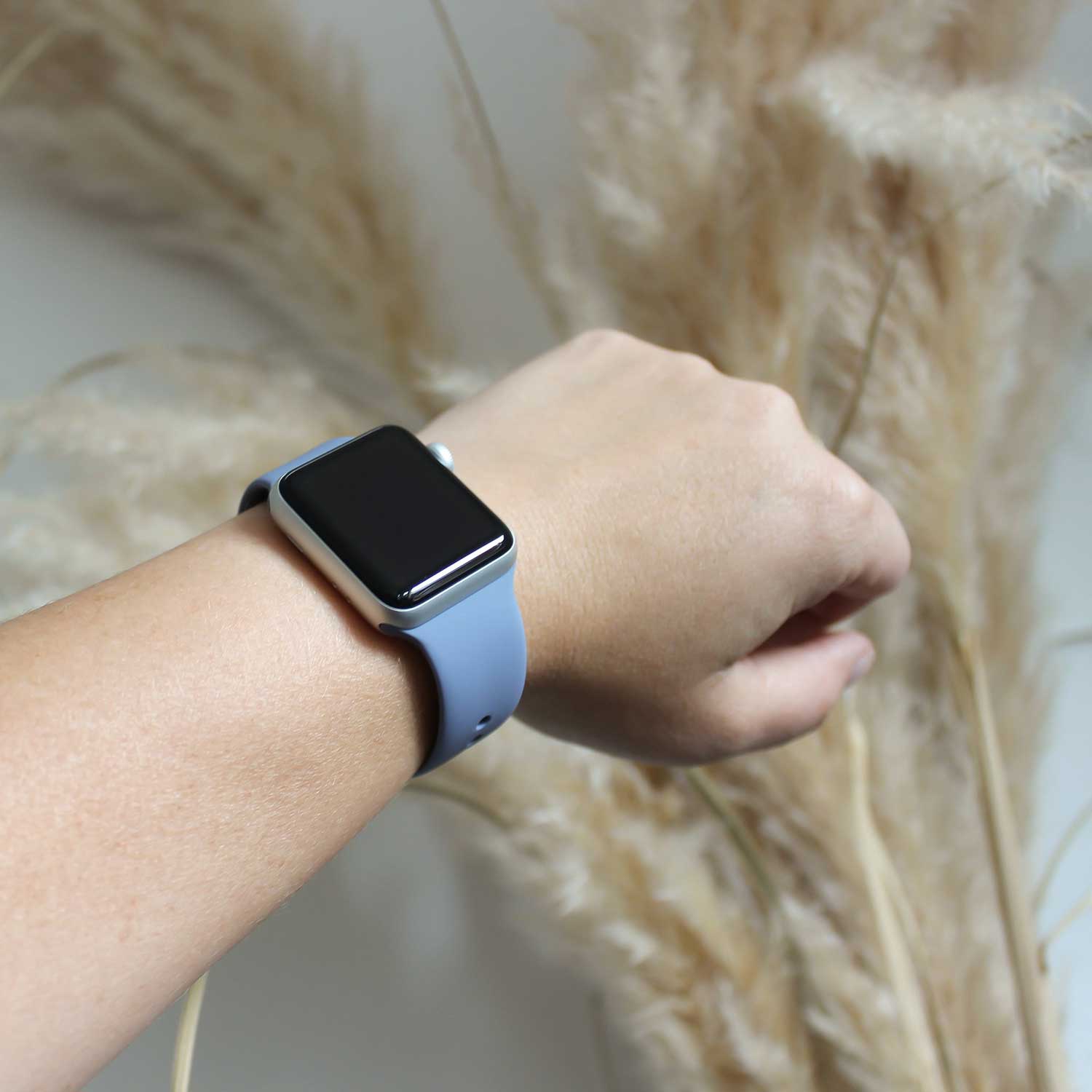Apple-Watch-sport-band-lavendel-grijs-7440849320397-123watches-sfeer
