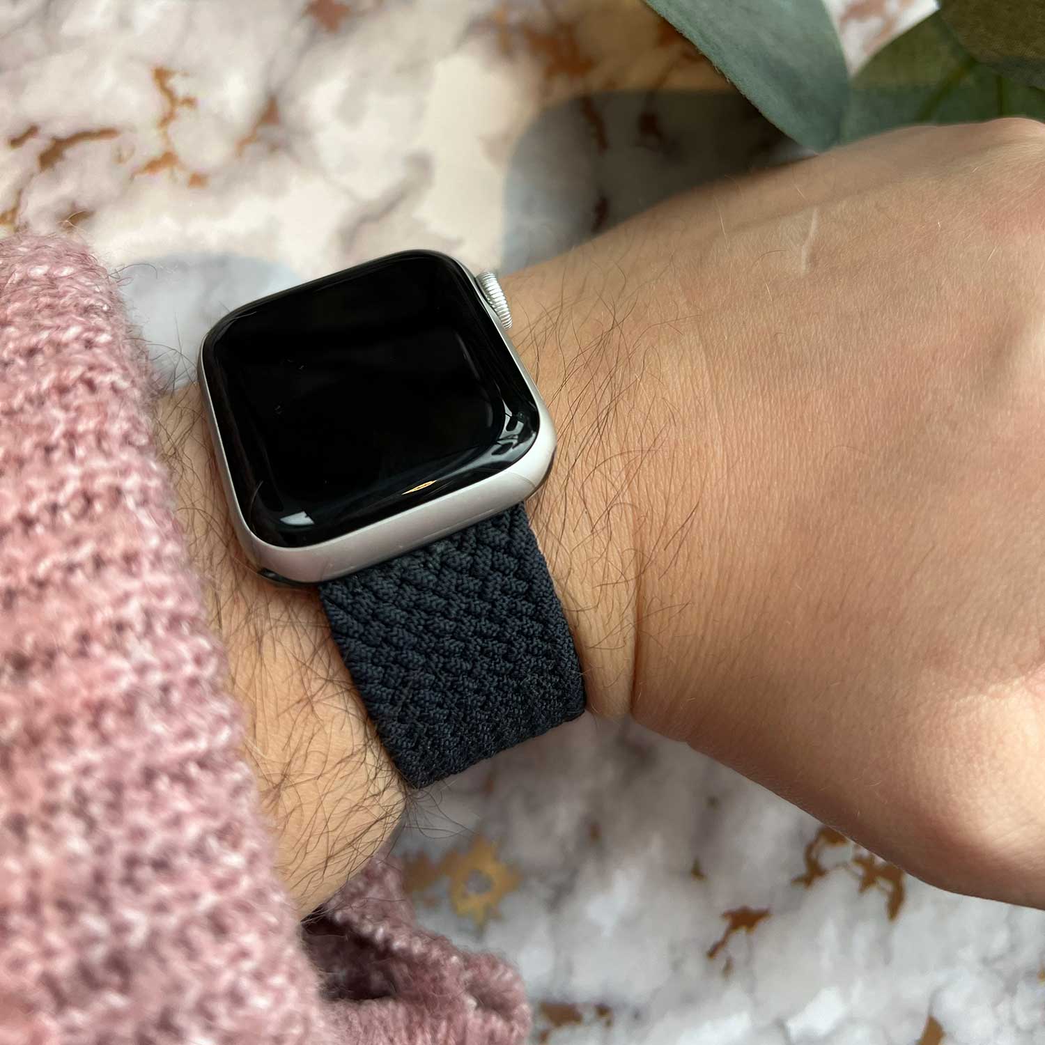 Apple-Watch-nylon-gevlochten-solo-band-houtskool-7440849981901-123watches-sfeer2
