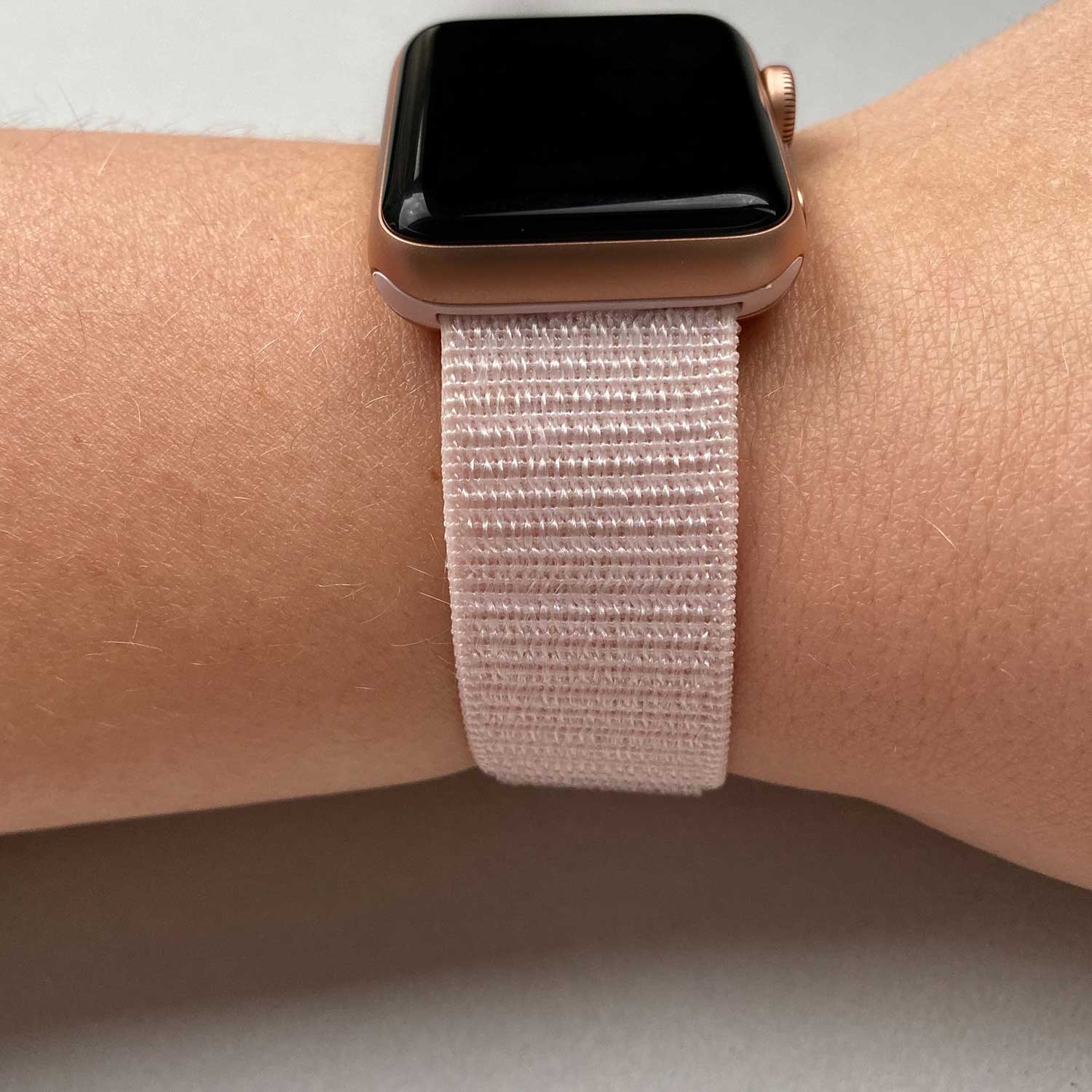 Apple-Watch-nylon-geweven-sport-band-roze-7440849279220-123watches-sfeer