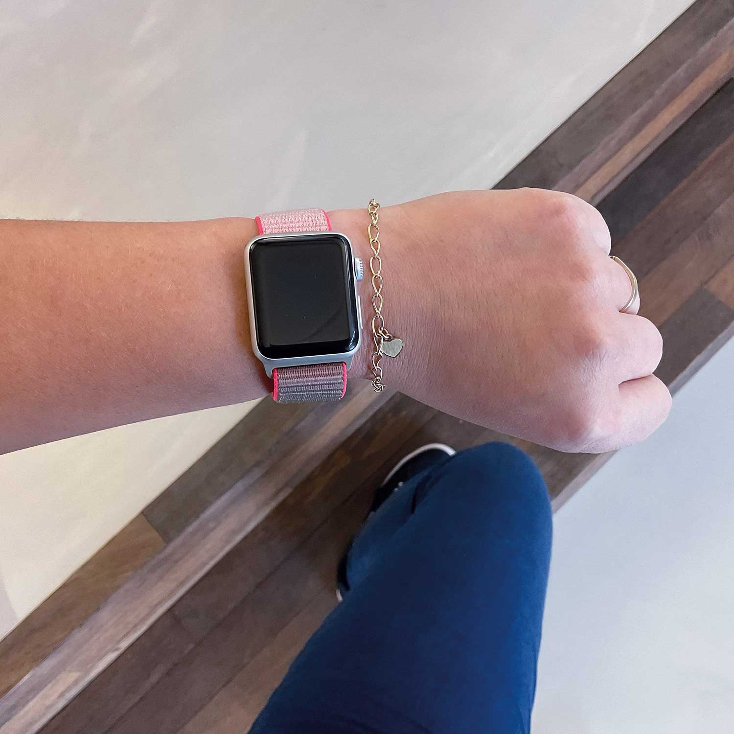 Apple-Watch-nylon-geweven-sport-band-neon-roze-7440849374345-123watches-sfeer