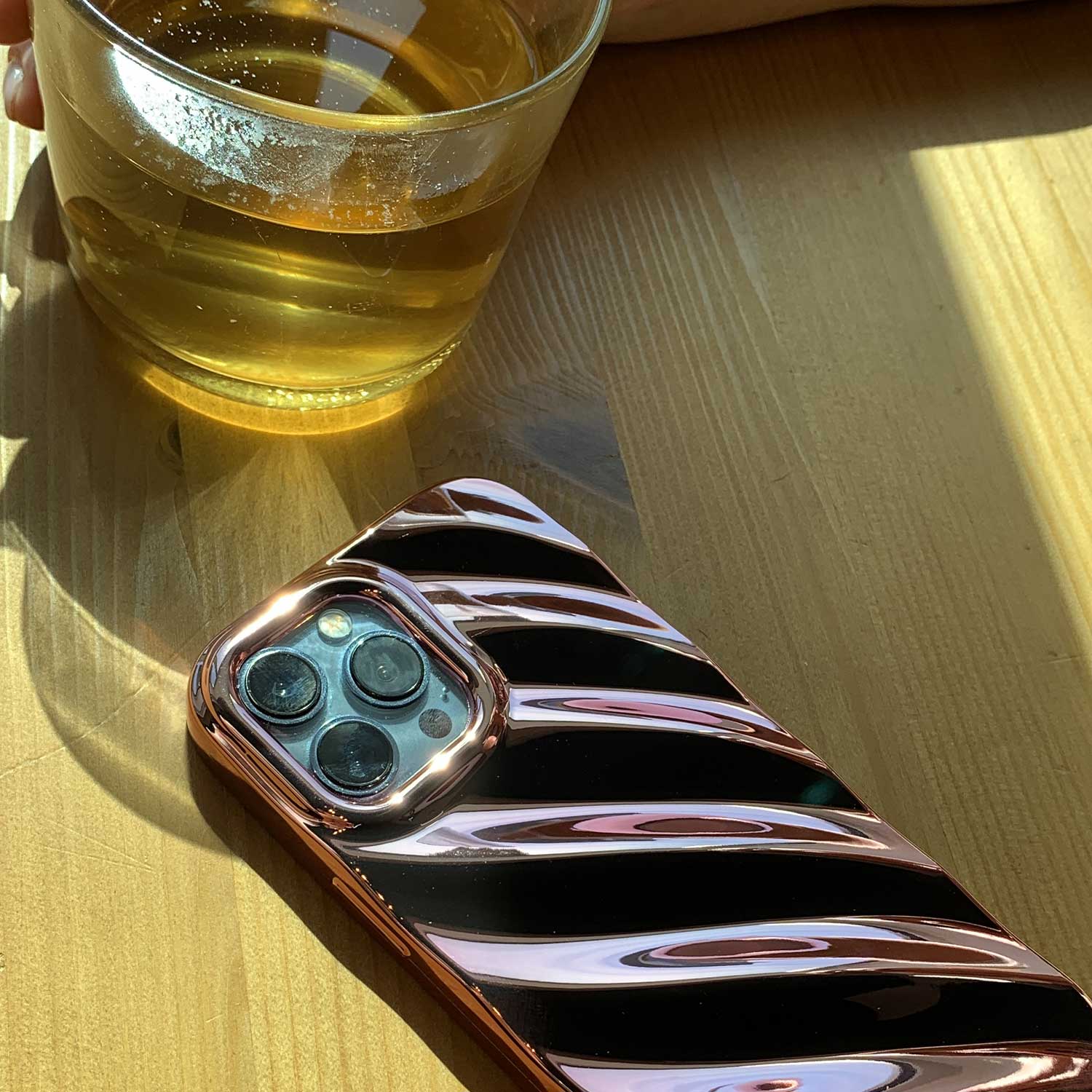 iPhone-13-Pro-telefoonhoesje-Lustra-roze-7440850370329-123watches3