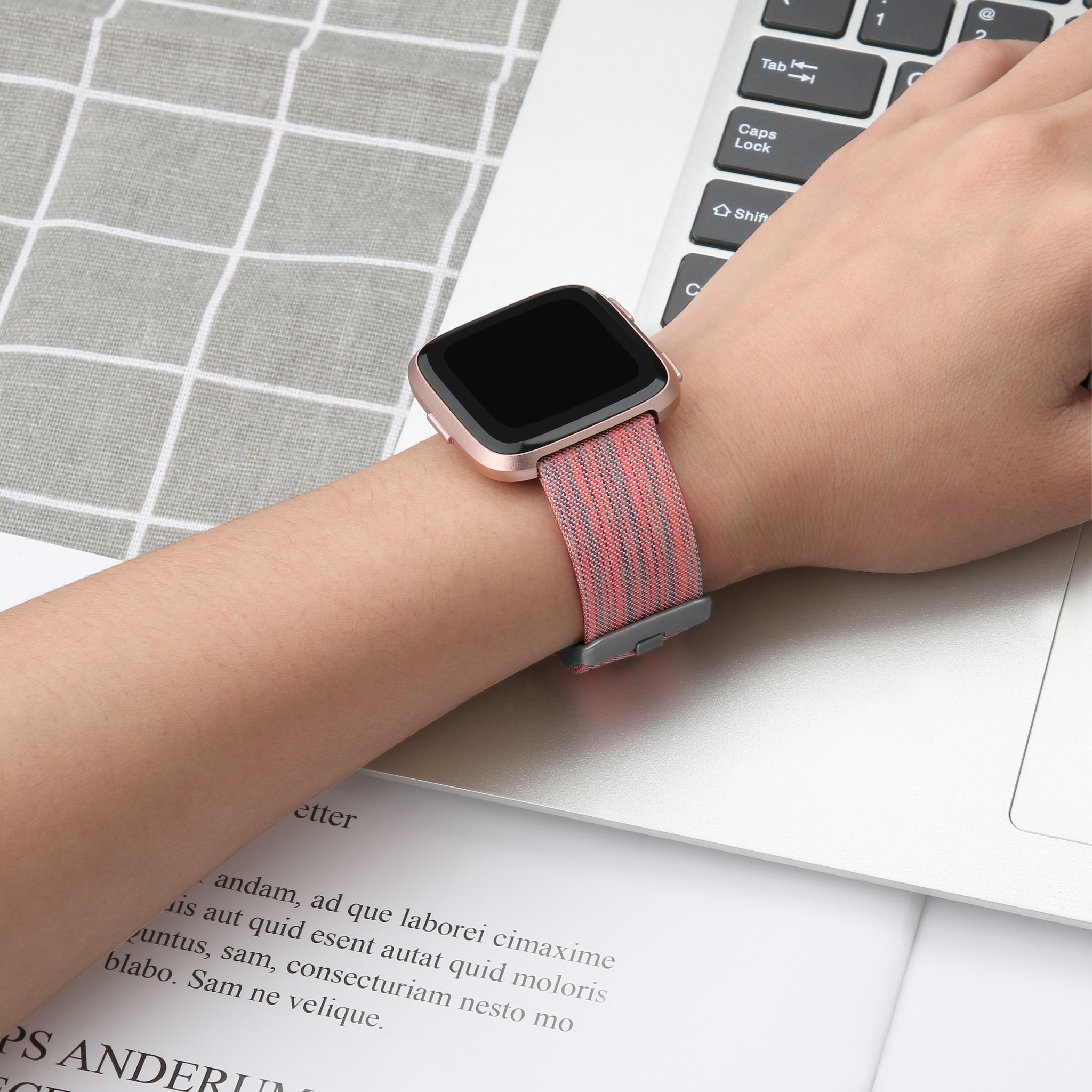 Fitbit Versa nylon gesp band - oranje gestreept
