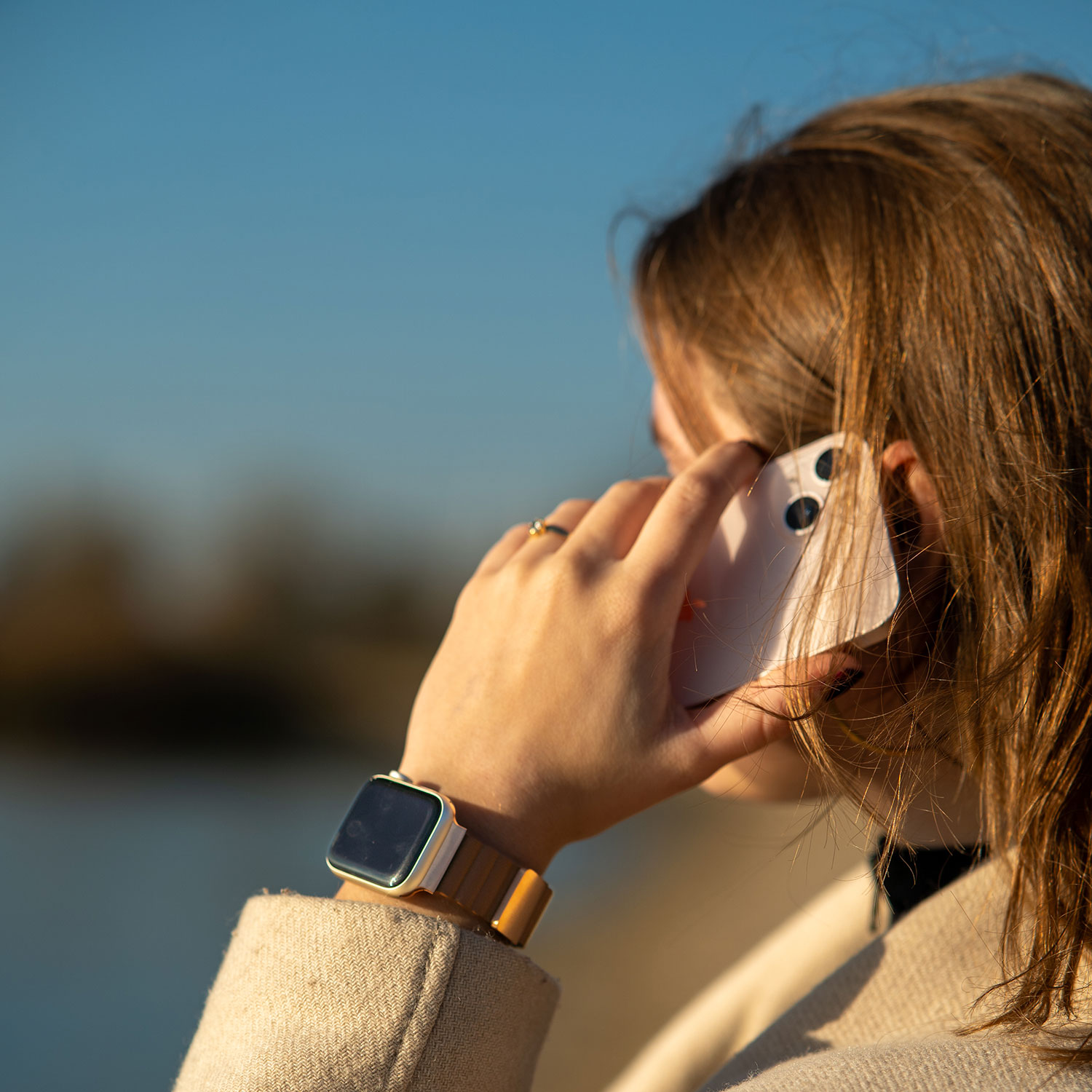 Apple Watch - leren - magneet - Magna band bruin - 7440850316310 - 123watches - Ideaal voor op het strand