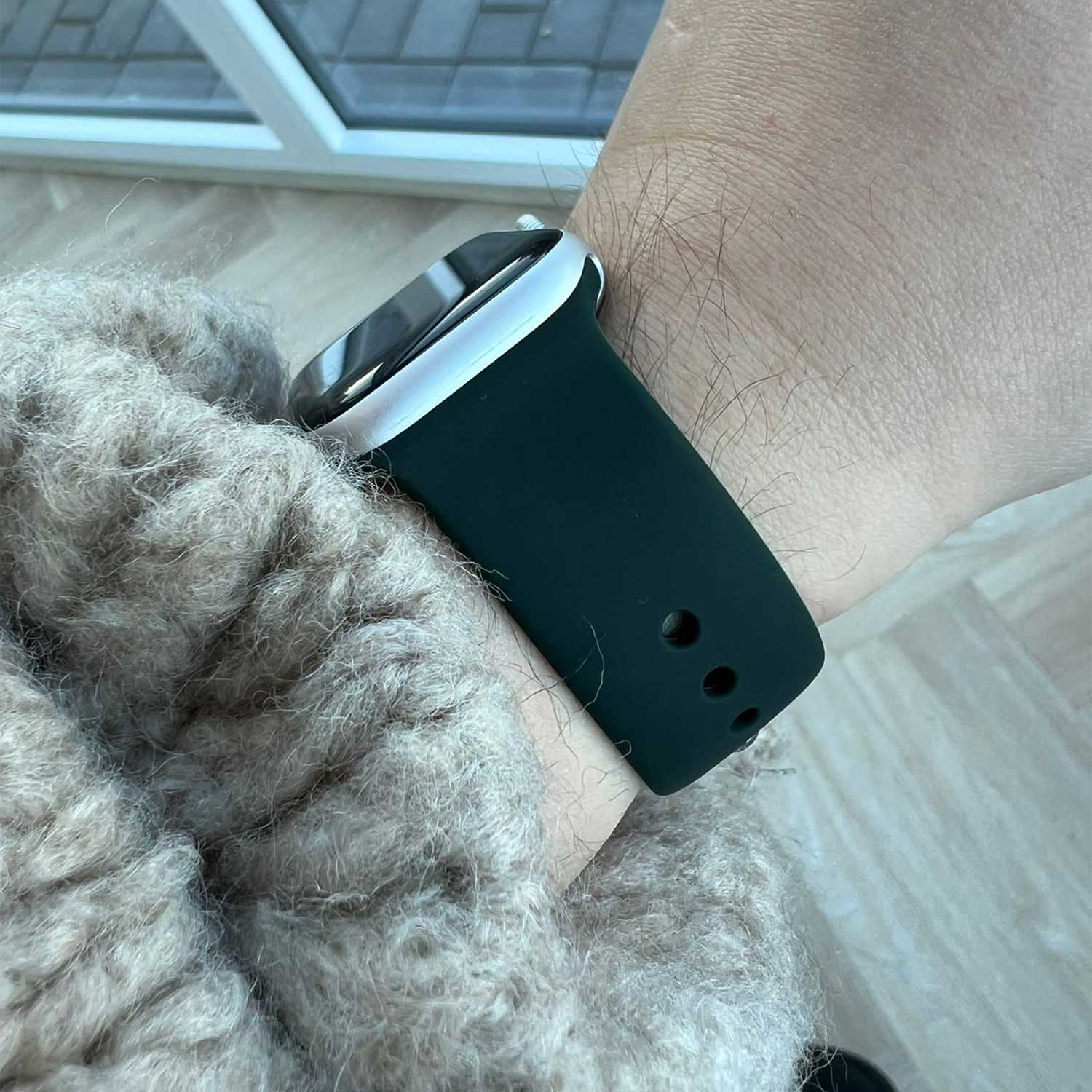 Apple-Watch-sport-band-cyprus-groen-7440850019068-123watches-sfeer