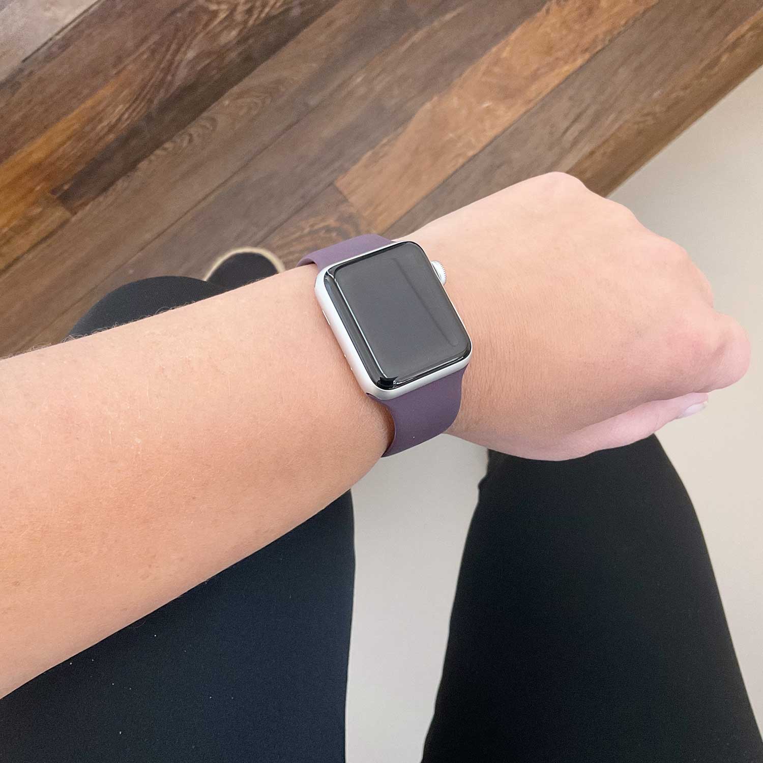 Apple-Watch-sport-band-donkere-kers-7440850023065-123watches-sfeer