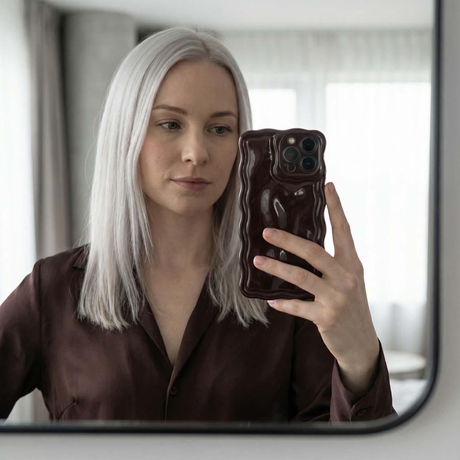 iPhone-telefoonhoesje-Sparkle-bordeauxrood-7440850381349-123watches-selfie