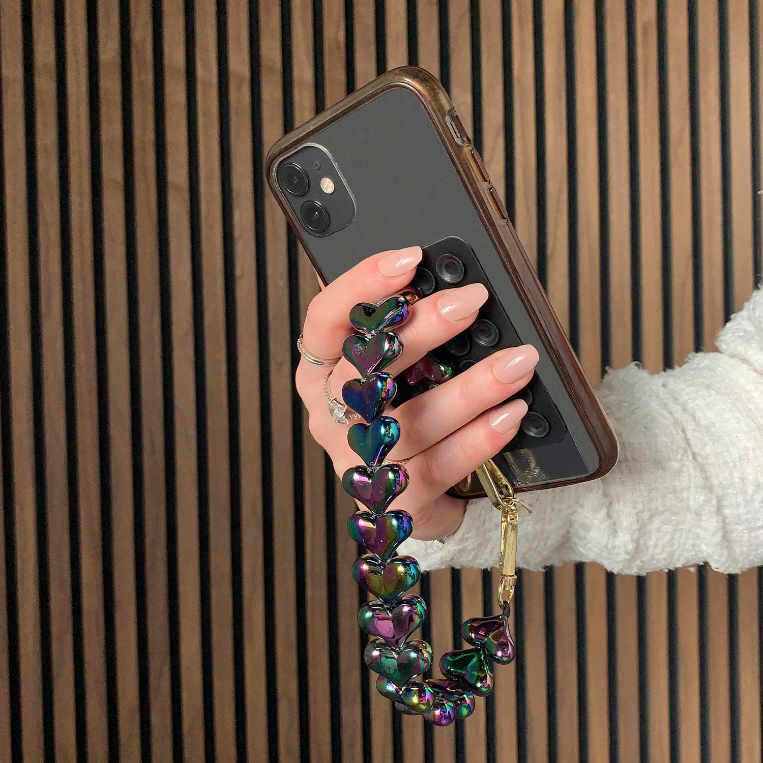 Telefoonkoord-heart-zwart-goud-7440850363314-sfeerfoto-2