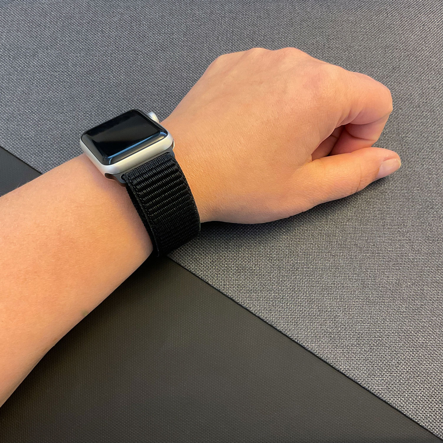 Apple-Watch-nylon-sport-loop-band-zwart-7440849284255-123watches-sfeer