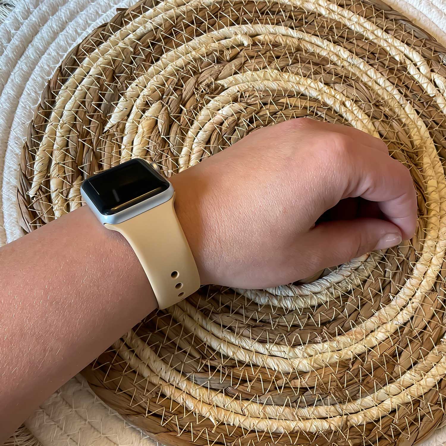 Apple-Watch-sport-band-walnoot-7434008447438-123watches-sfeer