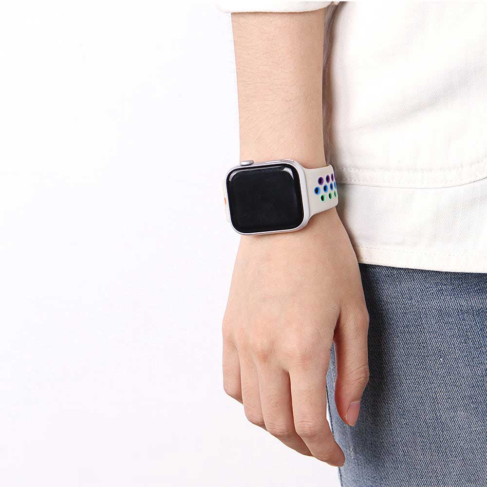 Apple-Watch-dubbel-sport-band-kleurrijk-antiekwit-7440849418452-123watches-sfeerfoto