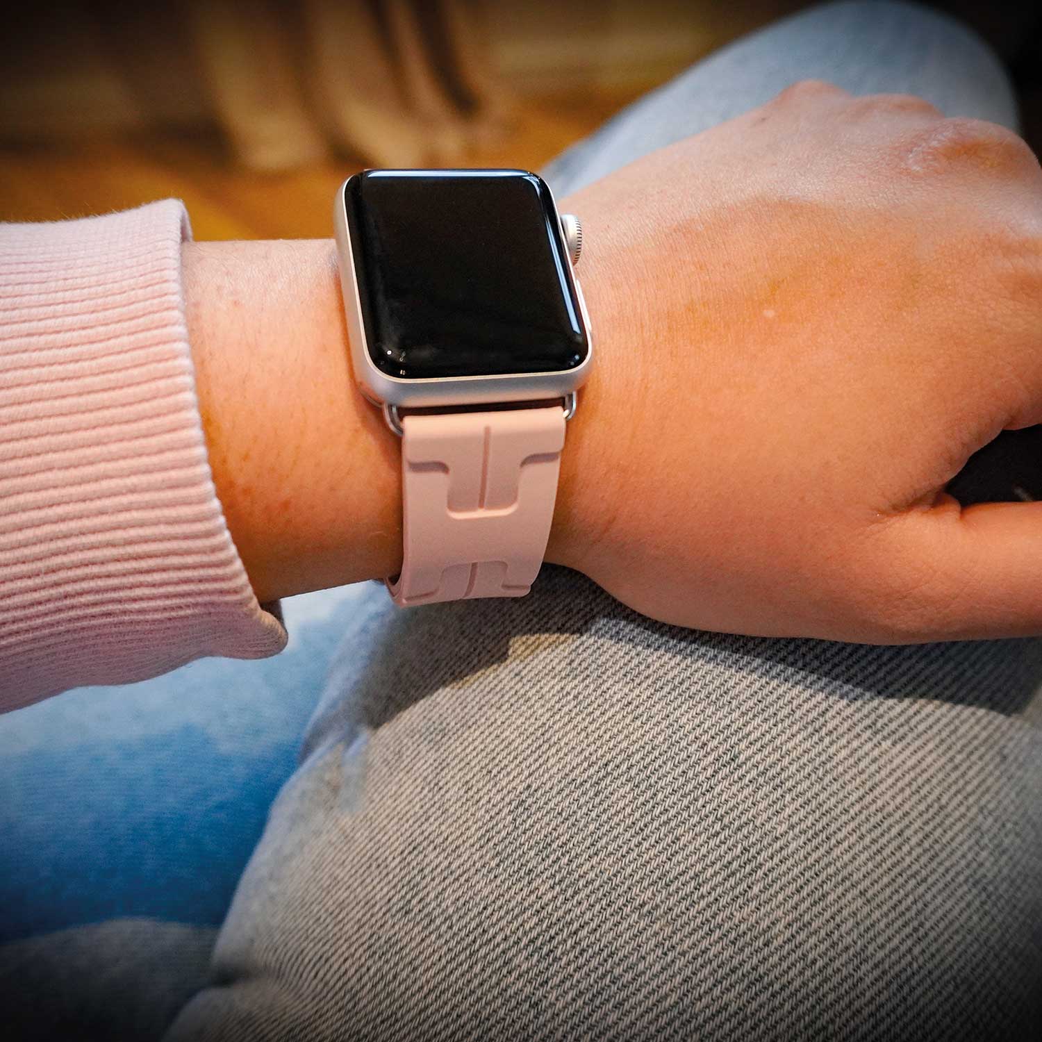 Apple-Watch-sport-Hermes-kilim-single-tour-pink-sand-7440850166182-123watches-sfeer