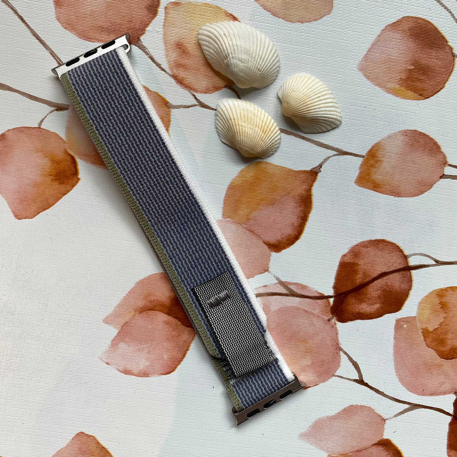 Apple-Watch-nylon-trail-band-groen-grijs-7440850169190-123watches-sfeer2