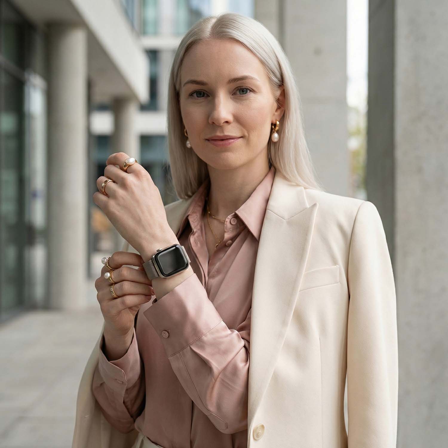 Apple-Watch-bandje-Fiore-milanese-naturel-7440850511531-123watches-model2