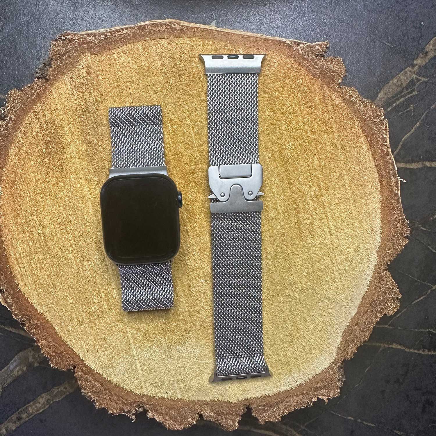 Apple-Watch-milanese-schakel-band-zilver-titanium-7440850313302-123watches-sfeer