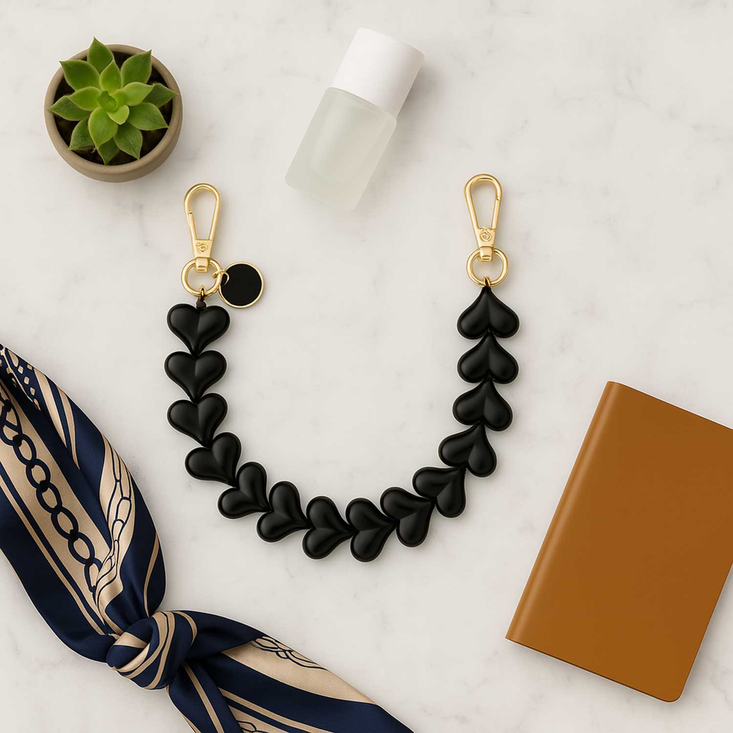 Telefoonkoord-Heart-effen-zwart-goud-7440850414481-123watches-sfeer2