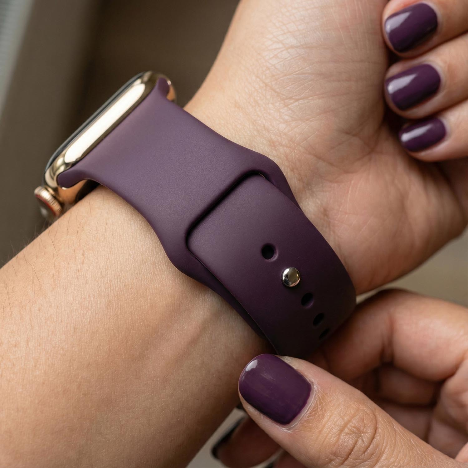 Apple-Watch-bandje-Vyon-siliconen-donkere kers-123watches-sluiting