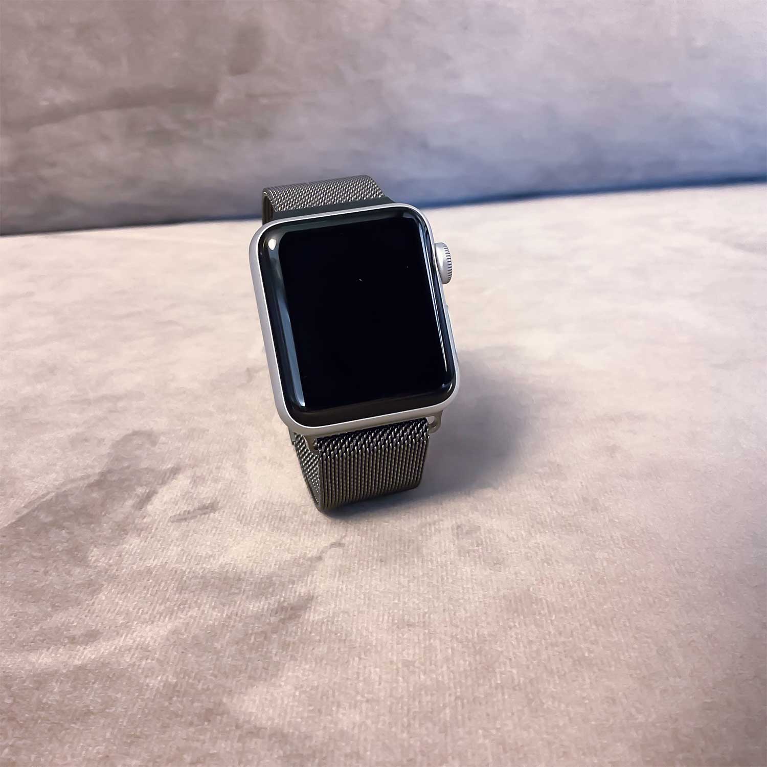 Apple-watch-milanese-band-space-gray-7440849274287-123watches-sfeer2