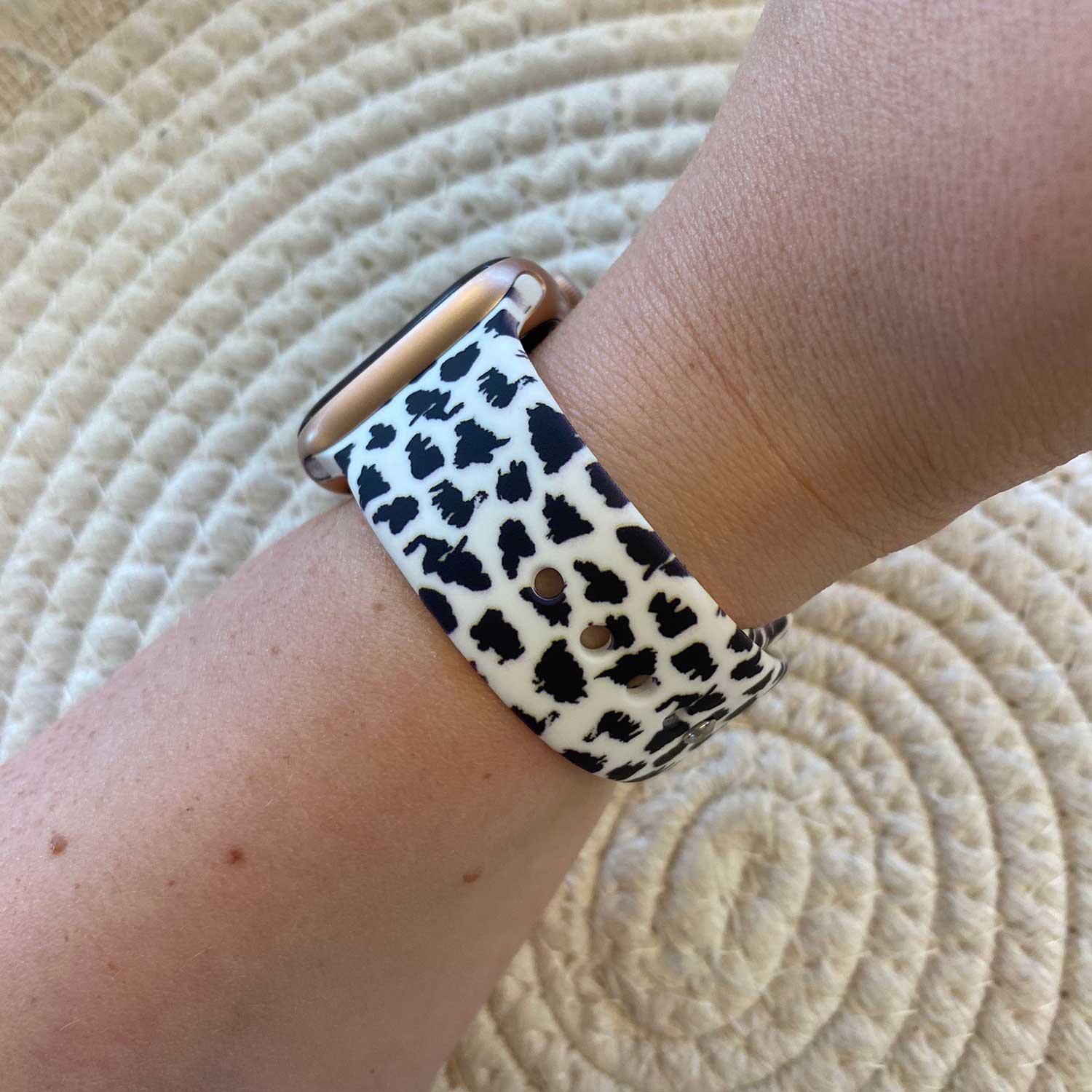 Apple-Watch-print-sport-band-luipaard-wit-7440850161149-123watches-sfeer