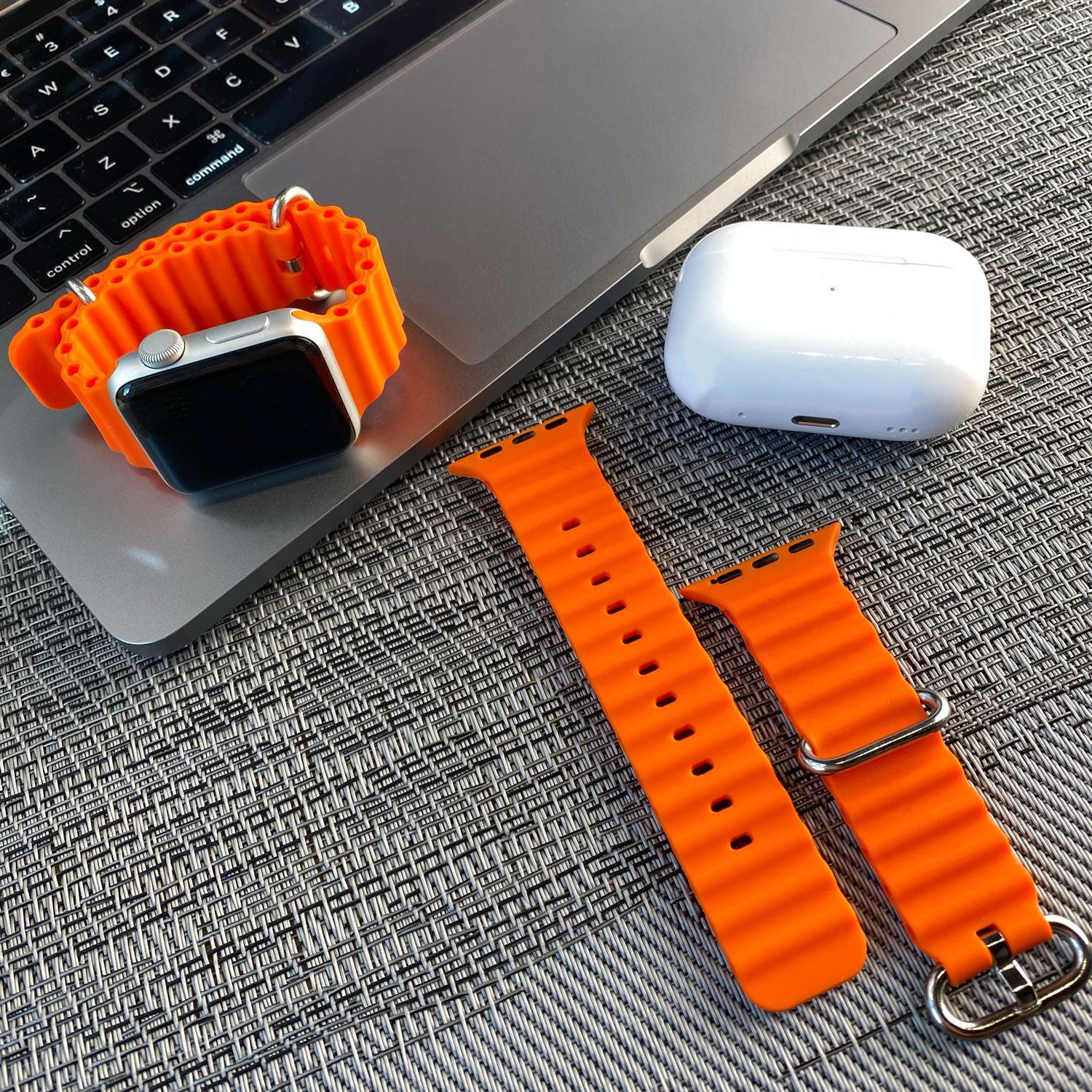 Apple-Watch-ocean-band-oranje-7440850085032-123watches-sfeerfoto