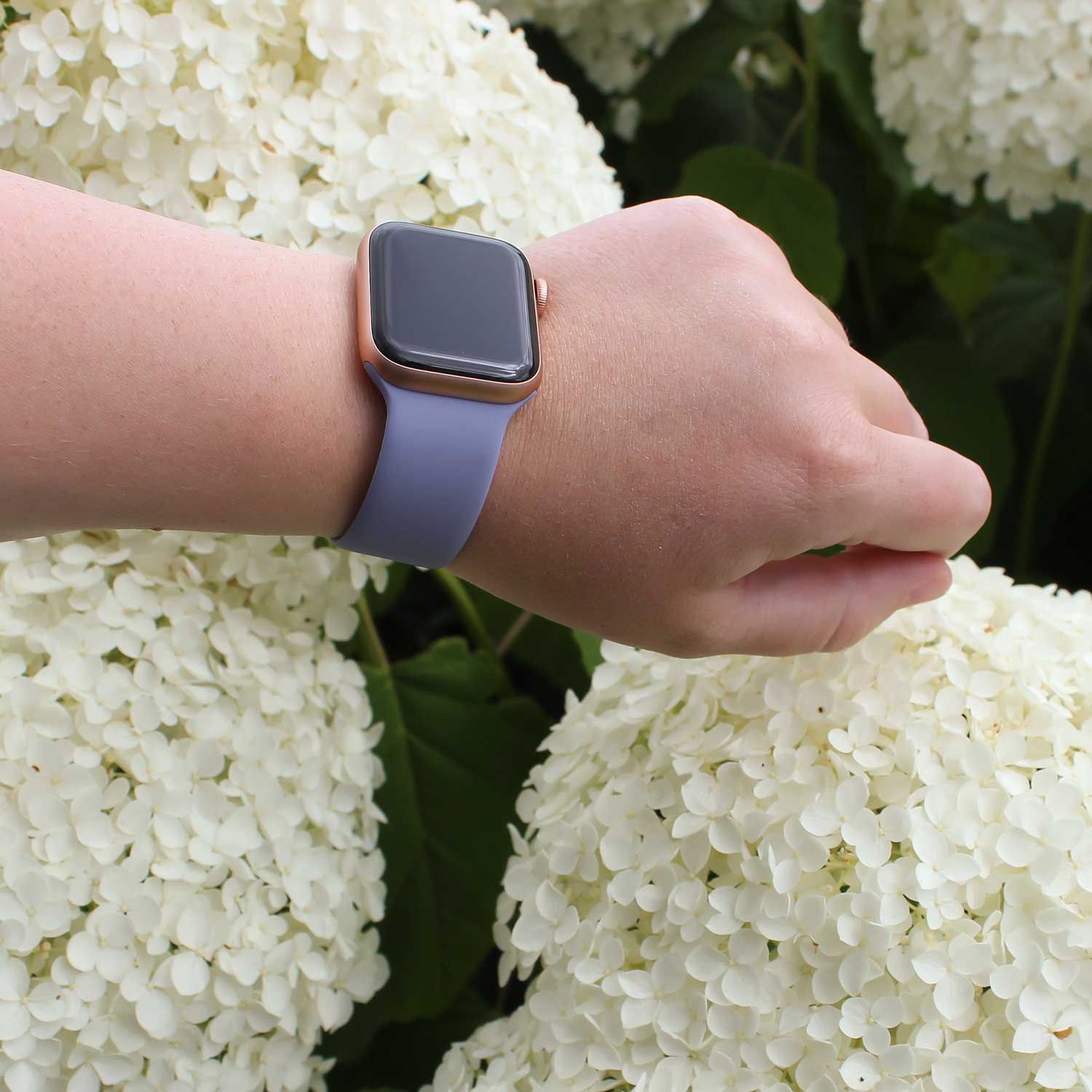 Apple-Watch-sport-solo-loop-band-Engelse-lavendel-7440850031015-123watches-sfeer