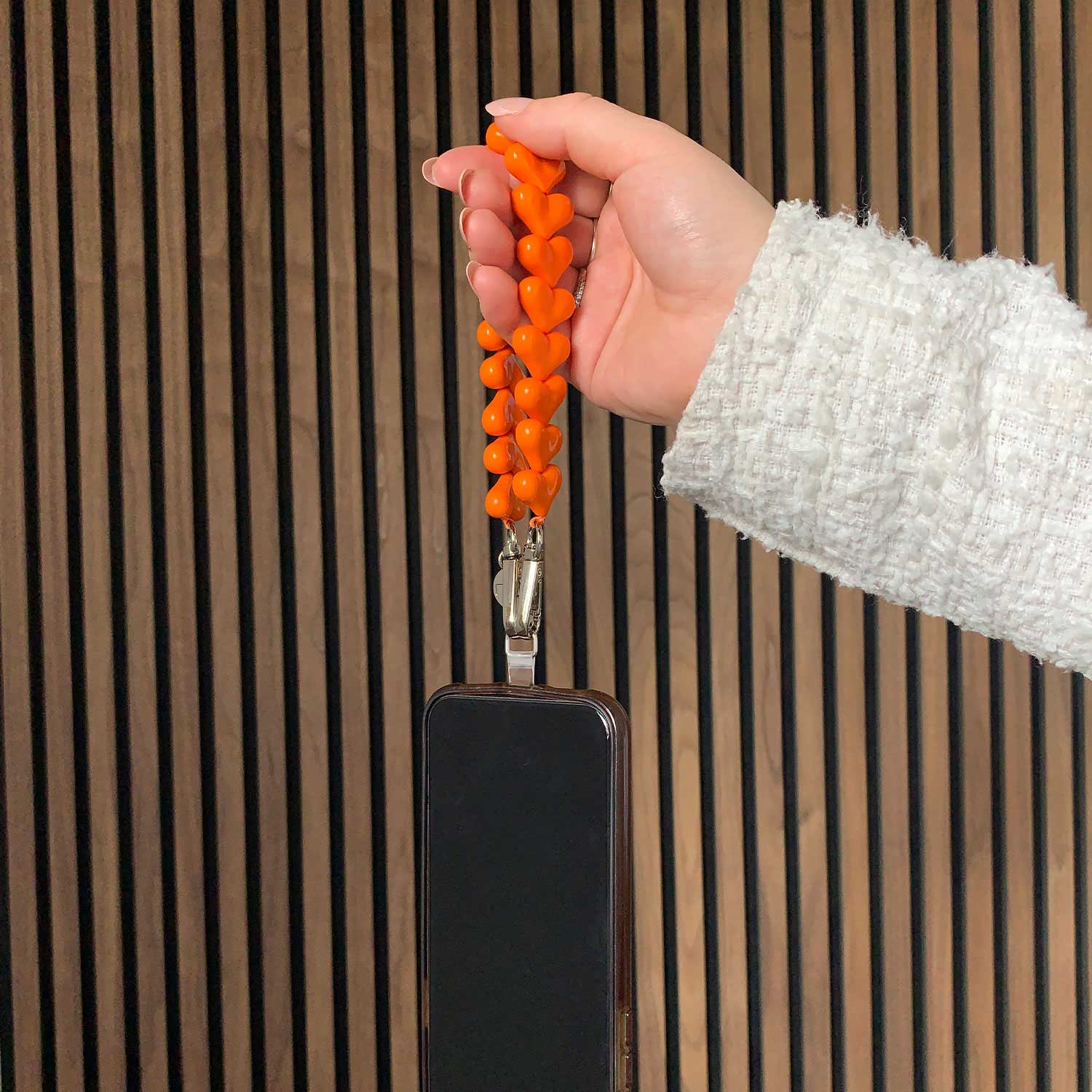 Telefoonkoord-heart-oranje-zilver-7440850363321-sfeerfoto-1