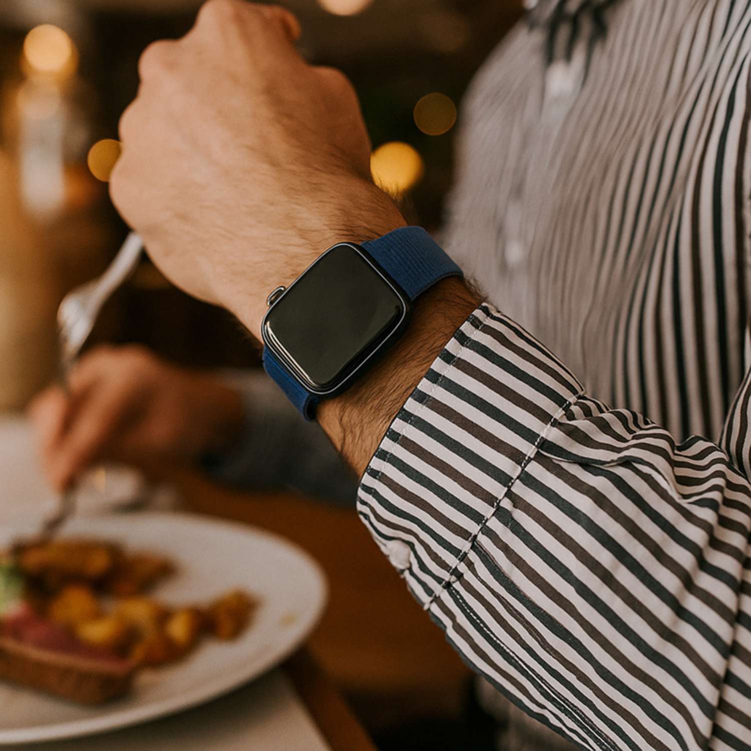 Apple-Watch-nylon-oceaanblauw-7440850184162-123watches-sfeer1