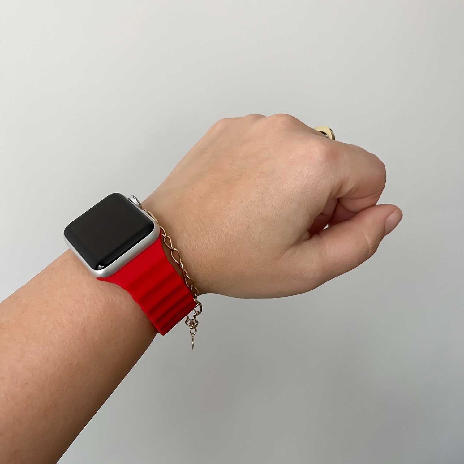 Apple-Watch-sport-ocean-band-rood-7440850087005-123watches-sfeer2