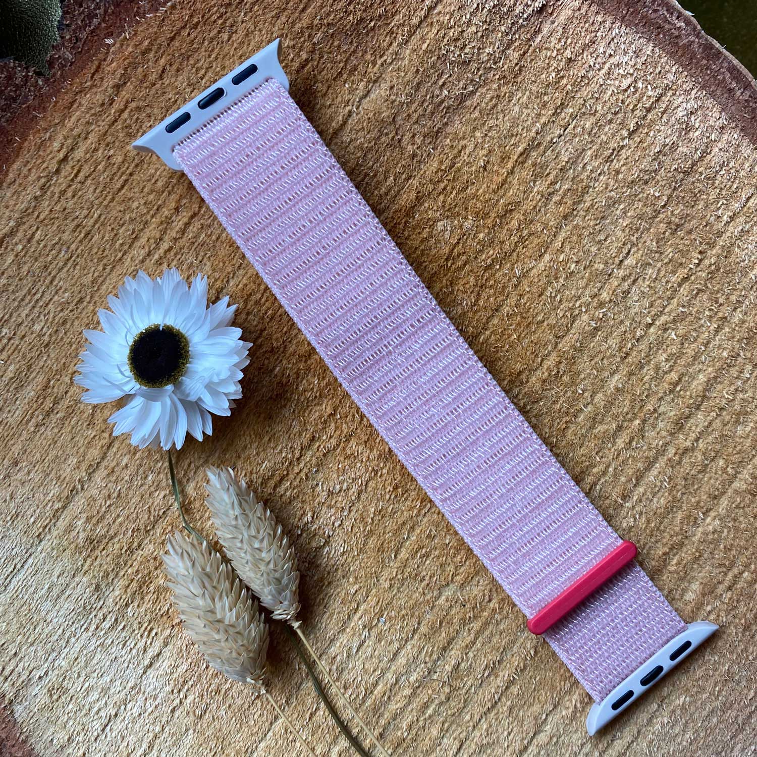 Apple-Watch-nylon-geweven-sport-band-lichtroze-7440850170141-123watches-sfeer3
