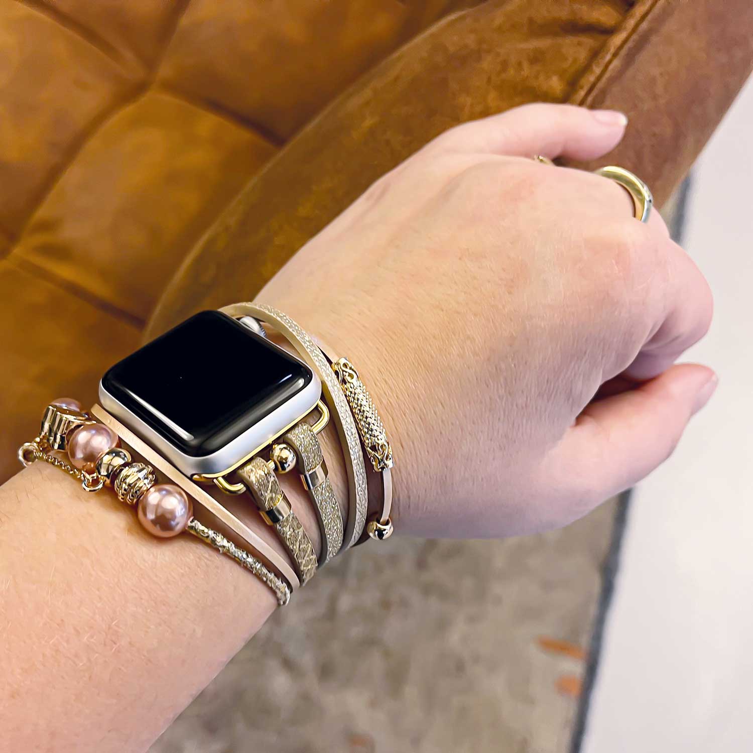 Apple-Watch-sieraden-band-Liz-goud-glitter-7440850126155-123watches-sfeer