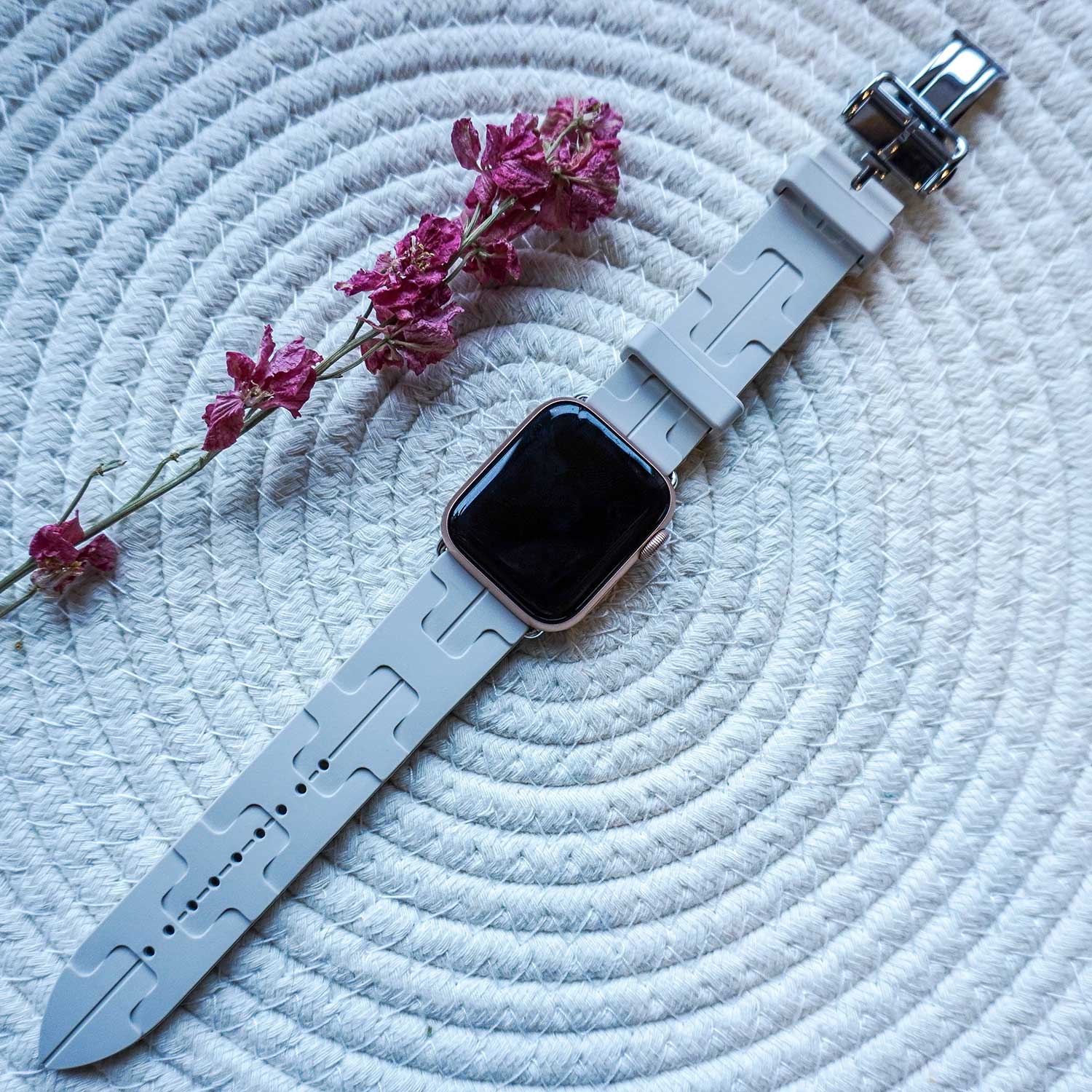 Apple-Watch-sport-Hermes-kilim-single-tour-grijs-7440850166137-123watches-sfeer2