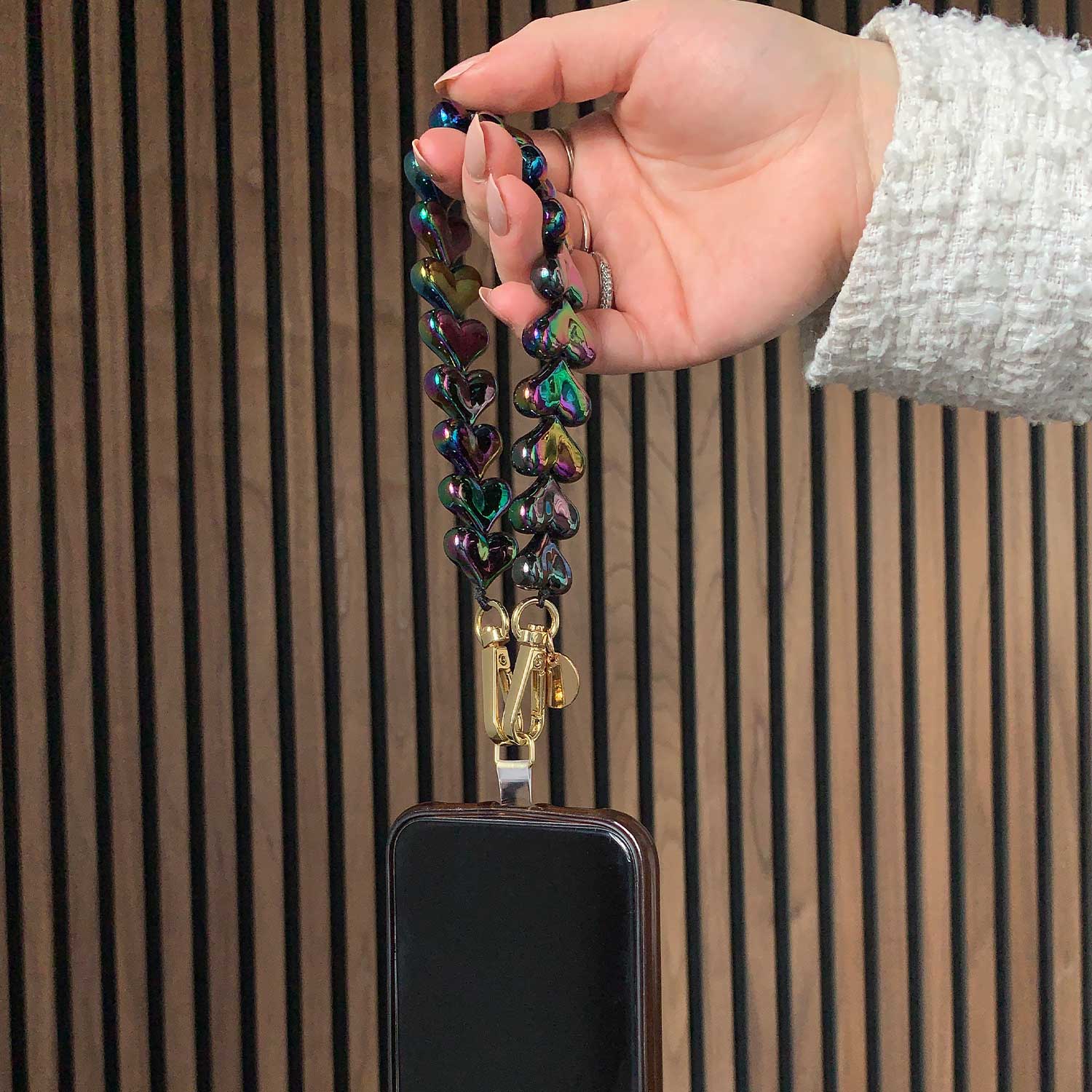 Telefoonkoord-heart-zwart-goud-7440850363314-sfeerfoto-1