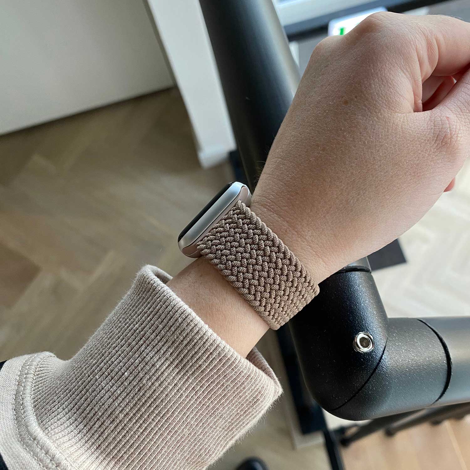 Apple-Watch-nylon-gevlochten-solo-band-klei-7440850178178-123watches-sfeer2