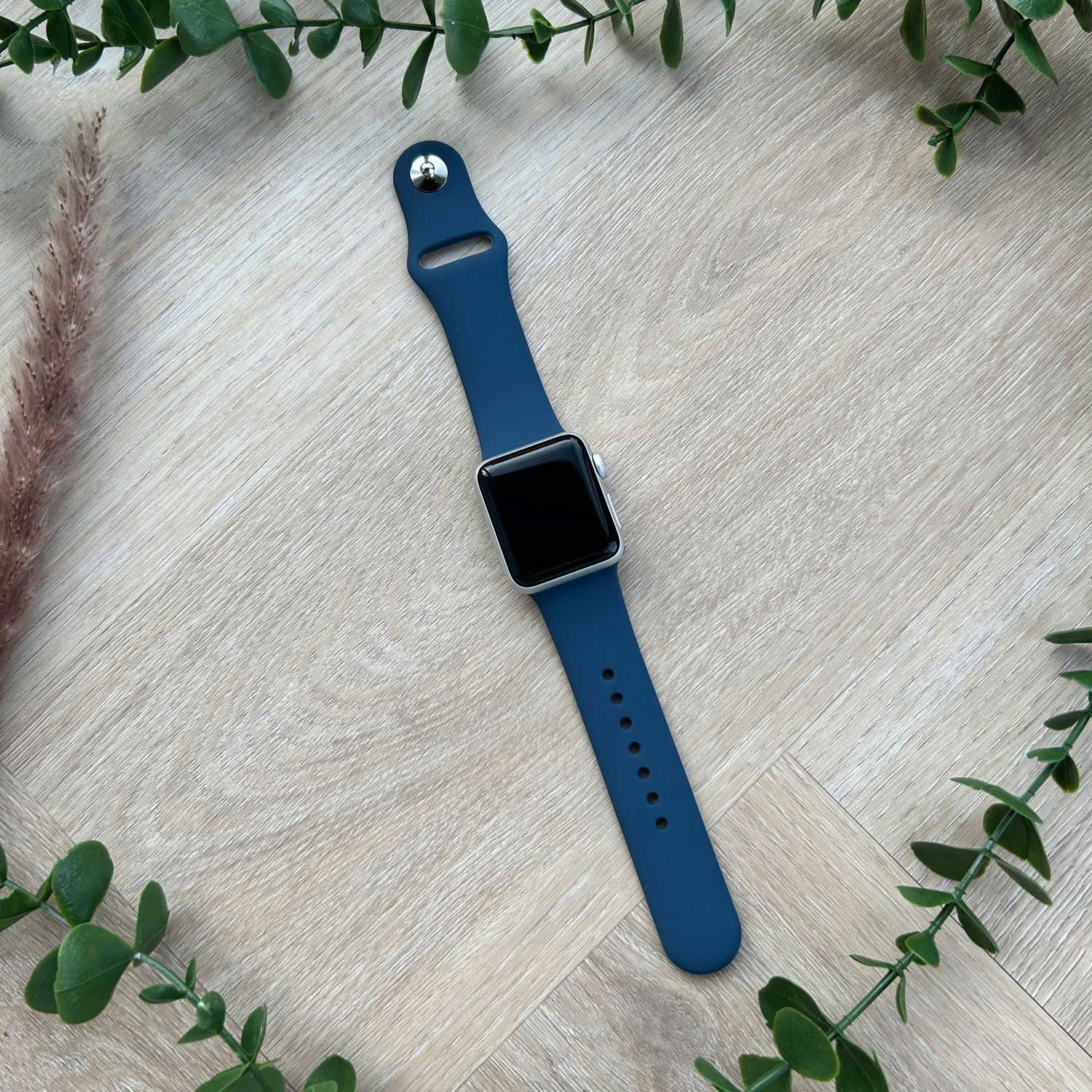 Apple-Watch-sport-band-stormblauw-7440850174125-123watches-sfeer2