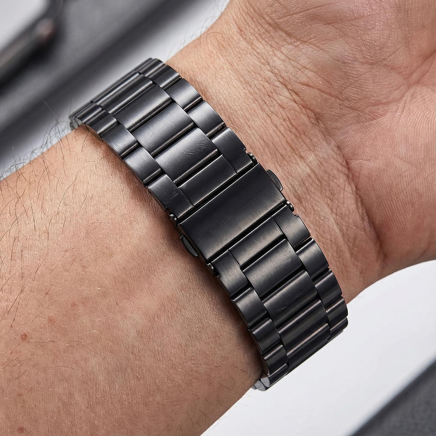 Apple-Watch-bandje-Rivaro-stalen-zwart-7440849327303-123watches-sluiting