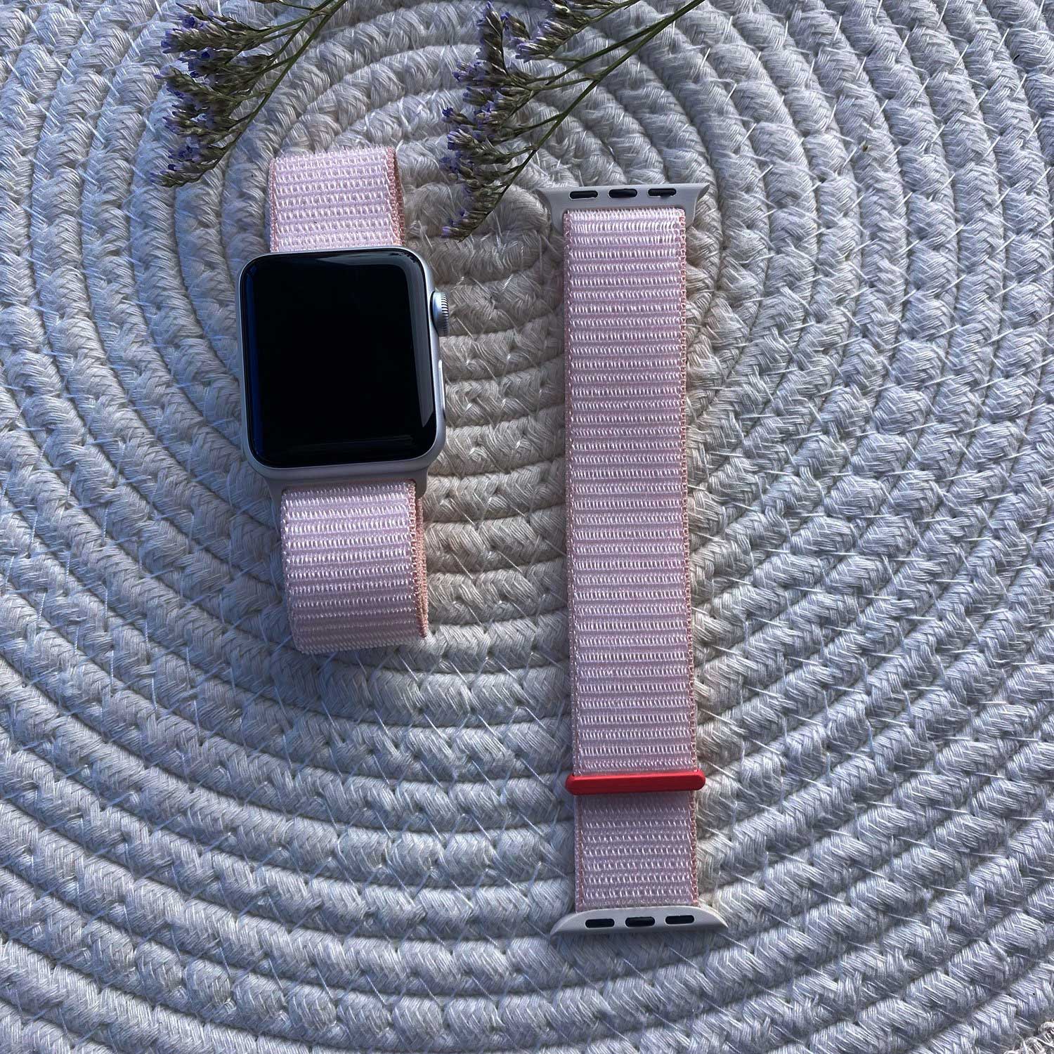 Apple-Watch-nylon-geweven-sport-band-lichtroze-7440850170141-123watches-sfeer