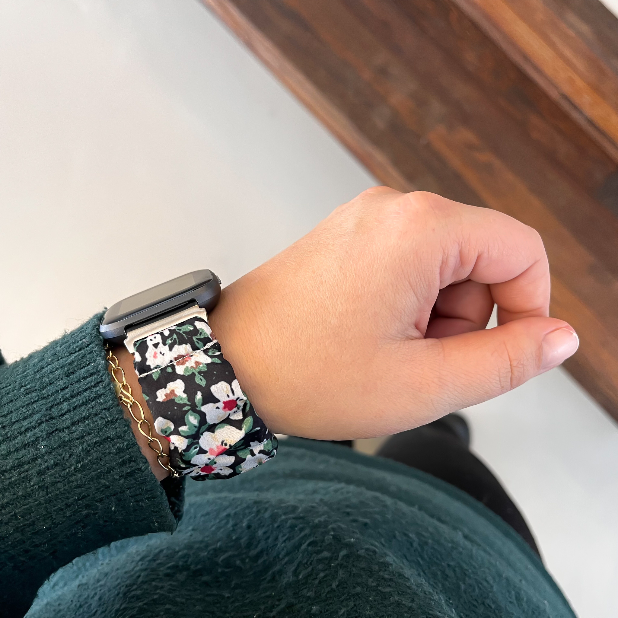 Fitbit Versa nylon scrunchie band - bloemen