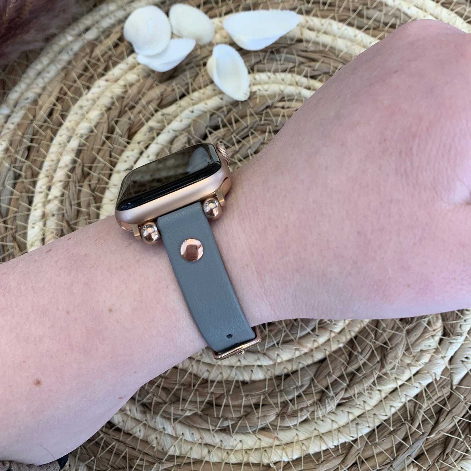Apple-Watch-leren-slim-band-blauw-7440850154189-123watches-sfeer2