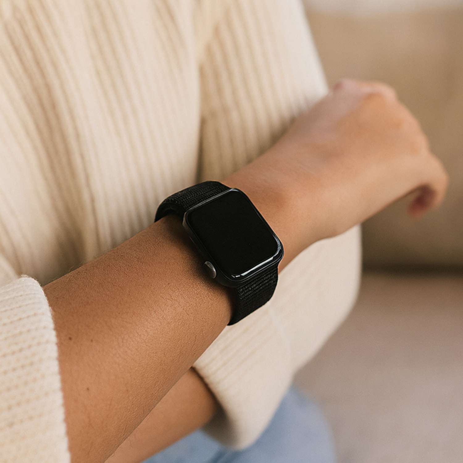 Apple-Watch-nylon-sport-loop-band-zwart-7440849284255-123watches-sfeer2