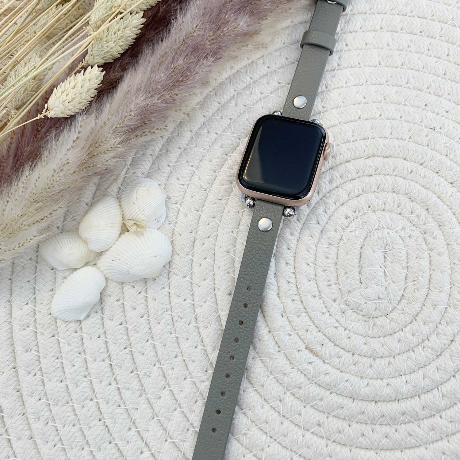 Apple-Watch-leren-slim-band-grijs-7440850155100-123watches-sfeer