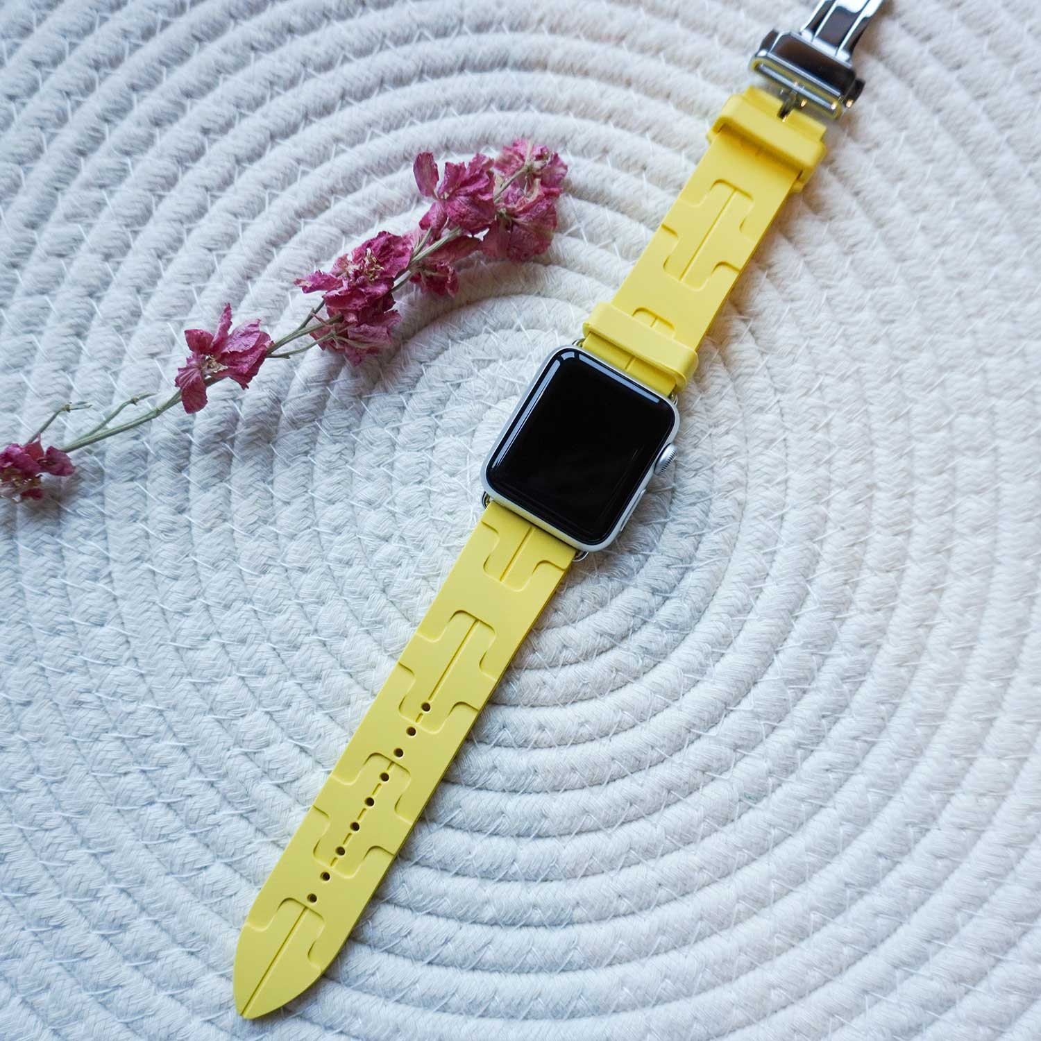 Apple-Watch-sport-Hermes-kilim-single-tour-geel-7440850166144-123watches-sfeer