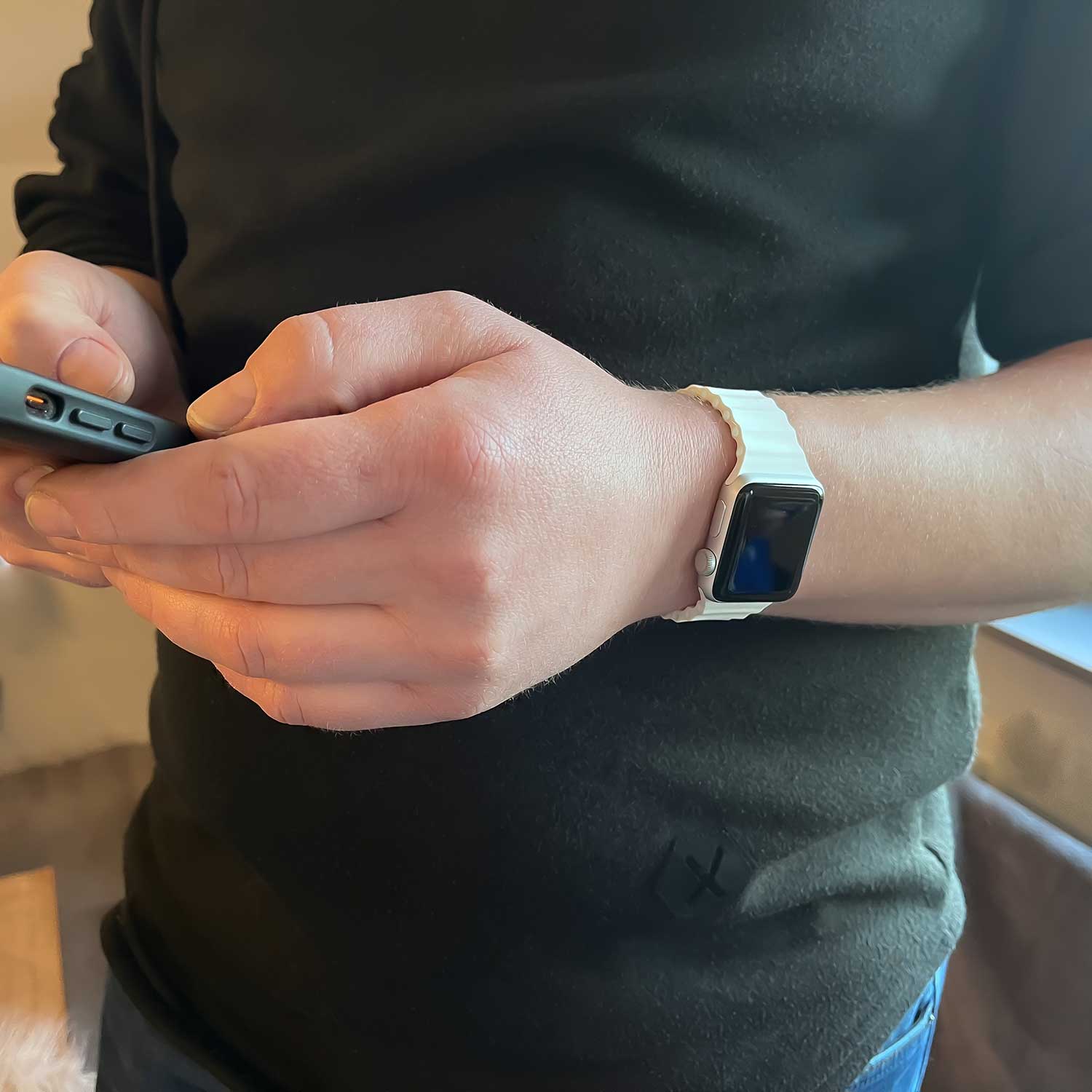 Apple-Watch-sport-ocean-band-wit-7440850086053-123watches-sfeer2
