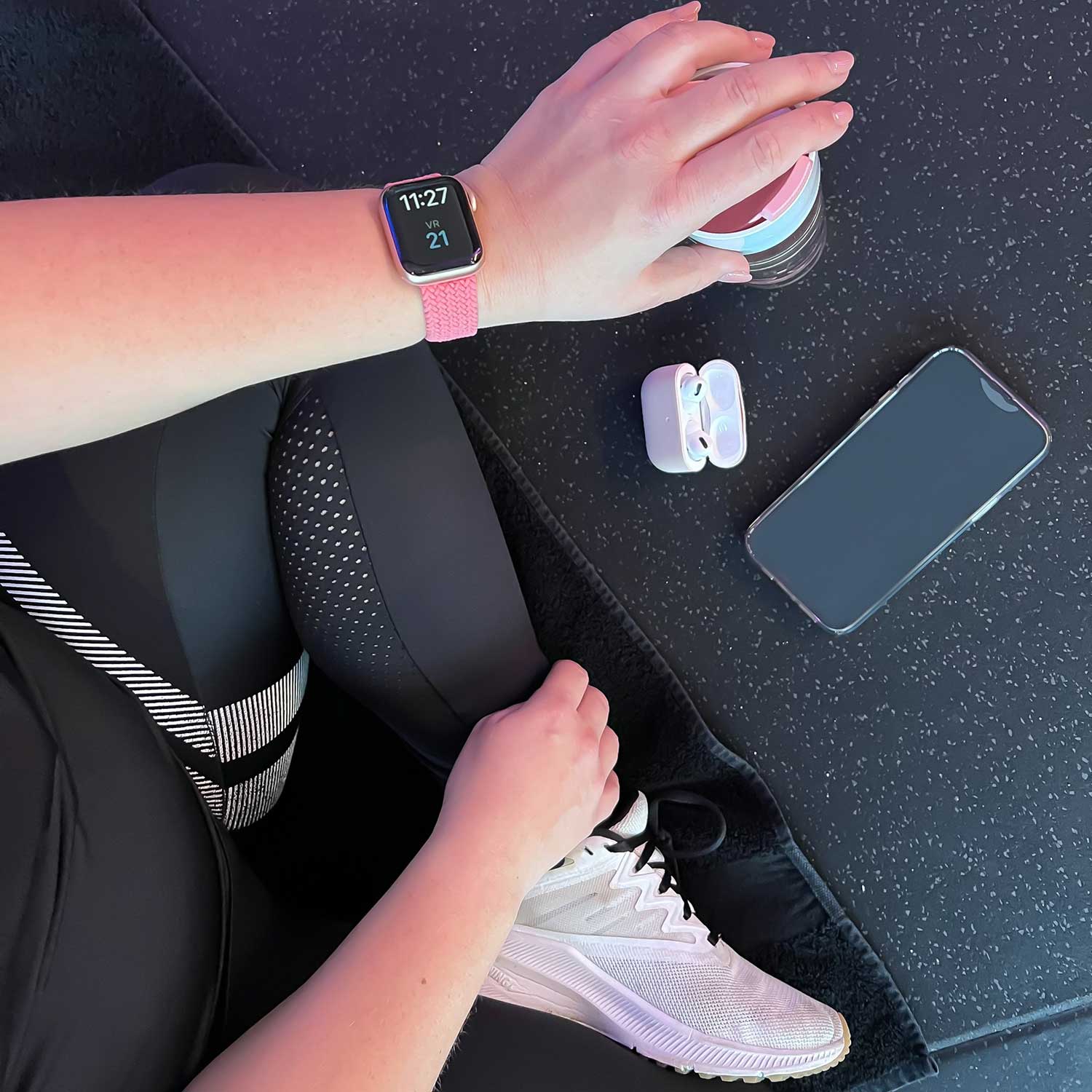 Apple-Watch-nylon-gevlochten-solo-band-roze-punch-7440849813882-123watches-sfeer